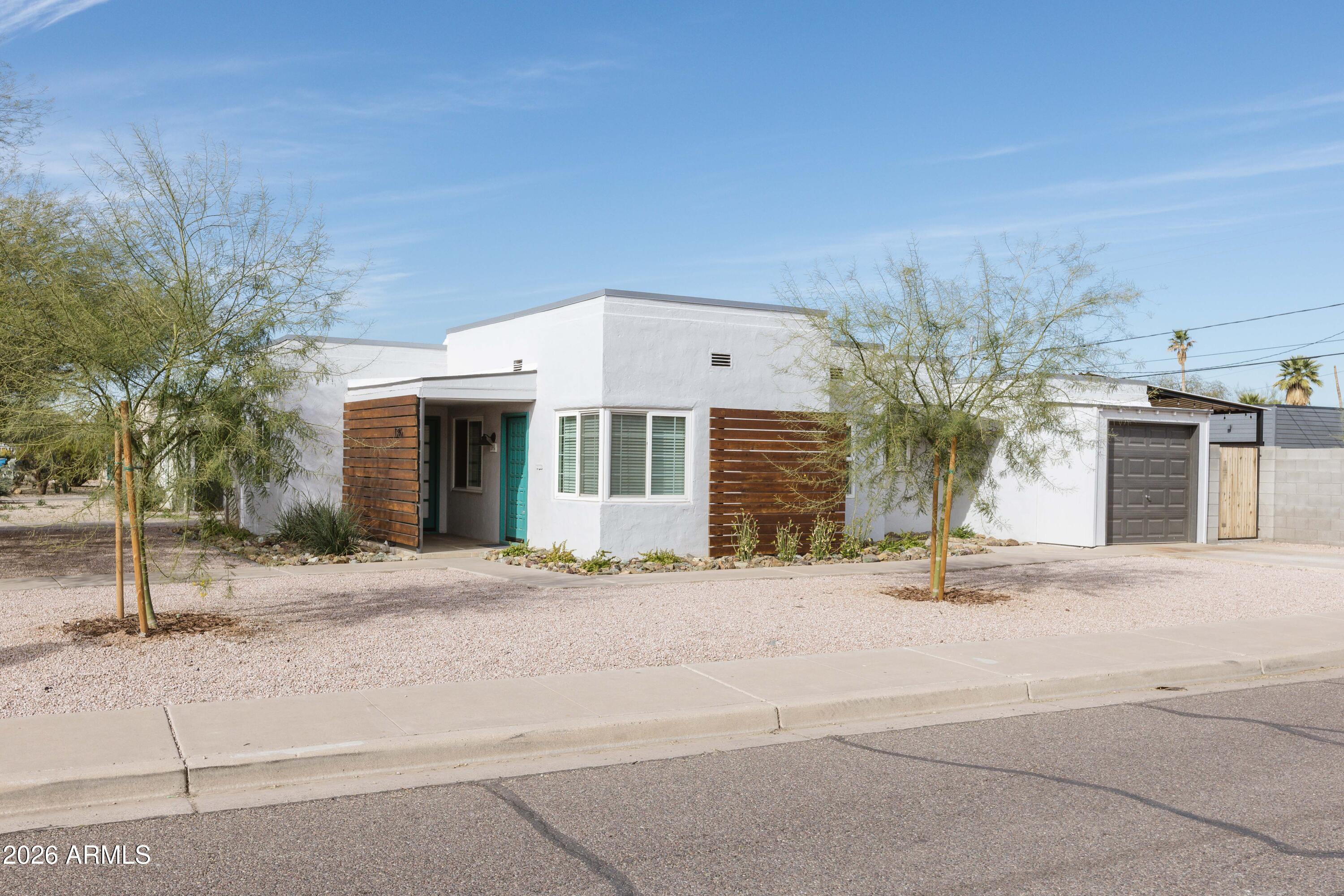 1346 E PALM Lane