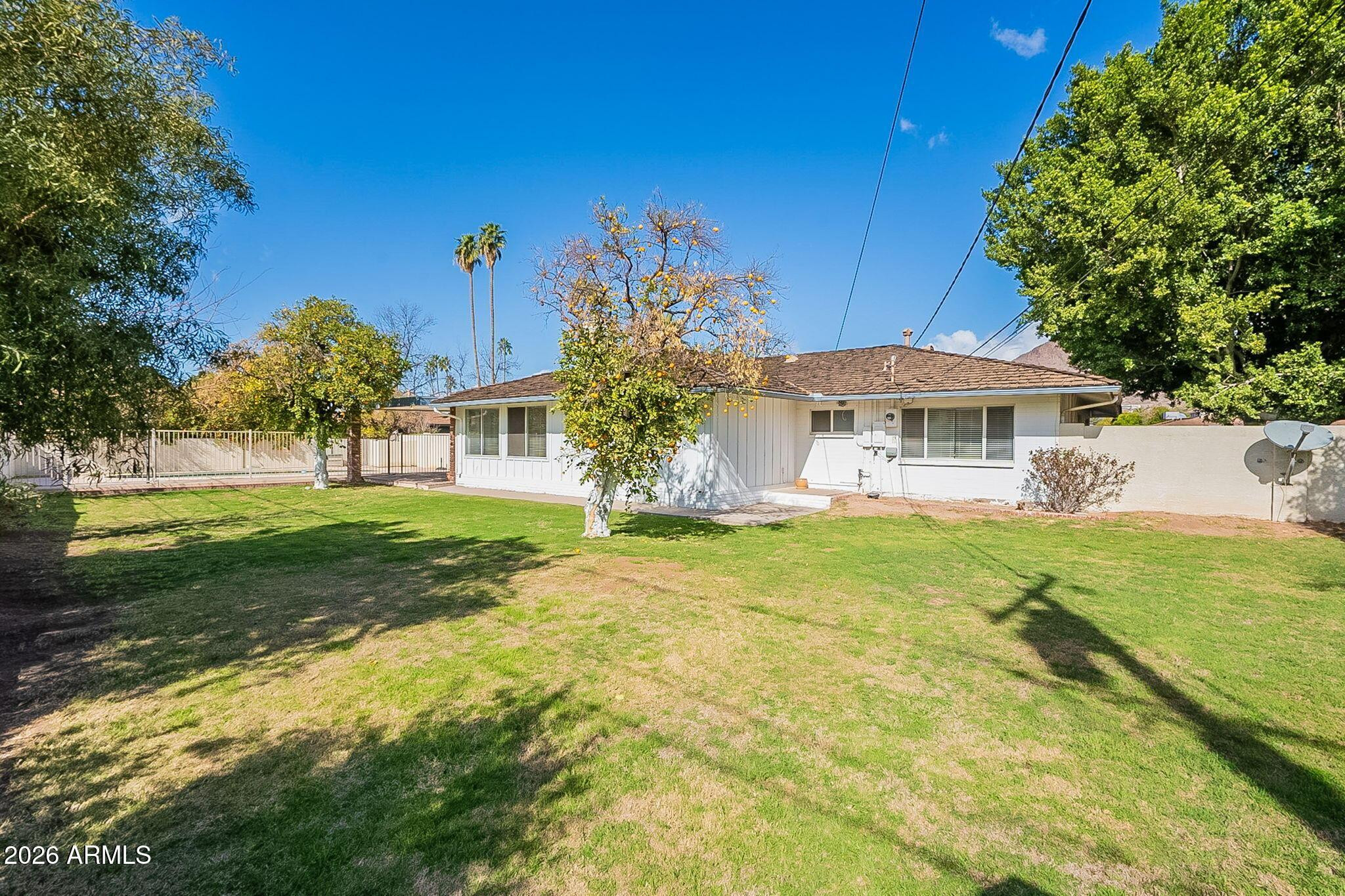 5715 E Calle Del Paisano