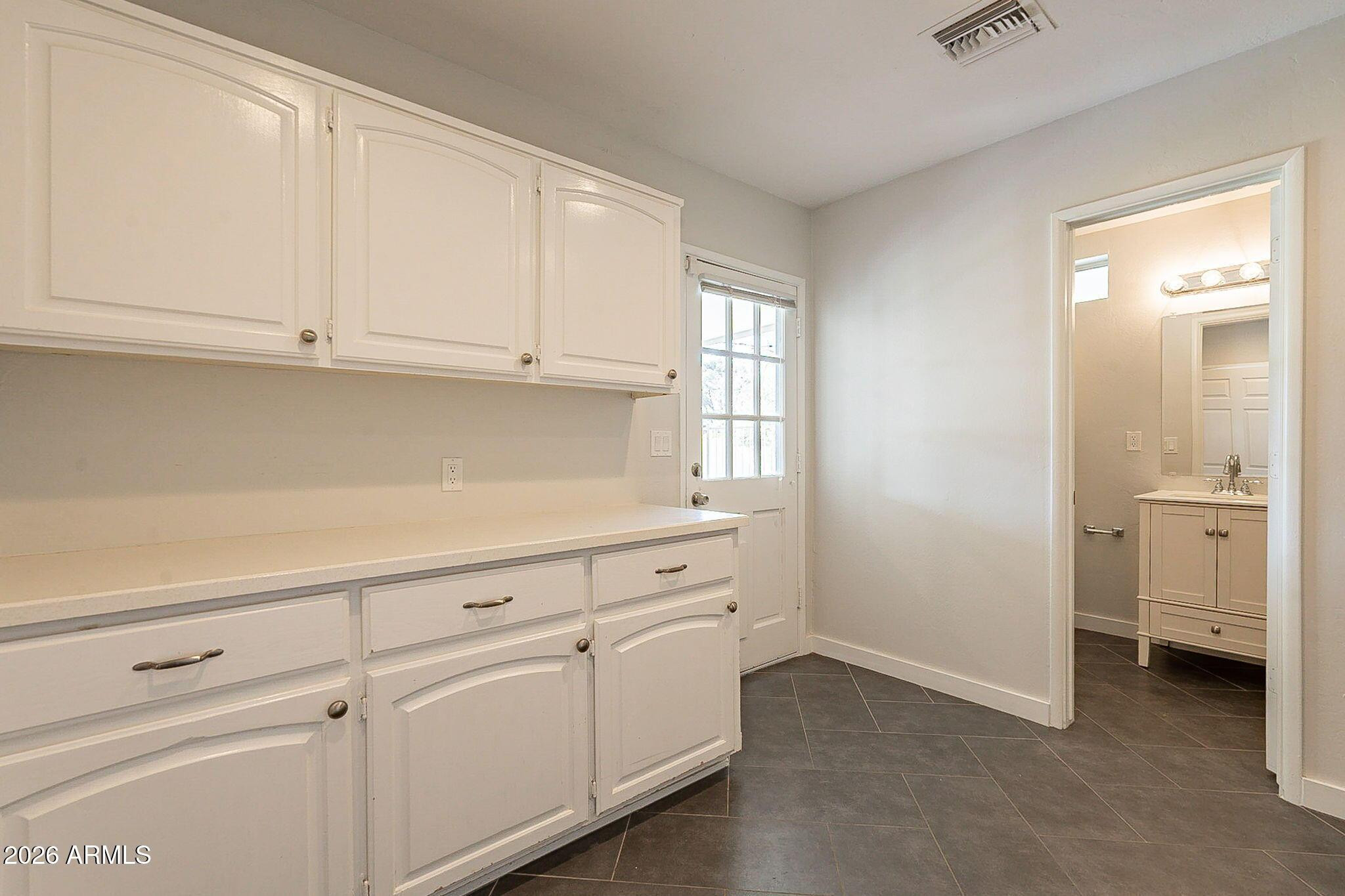 5715 E Calle Del Paisano