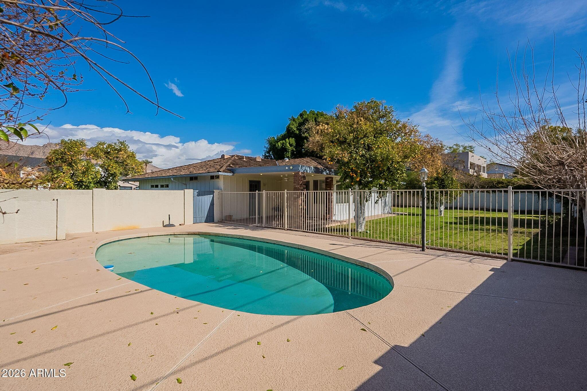 5715 E Calle Del Paisano