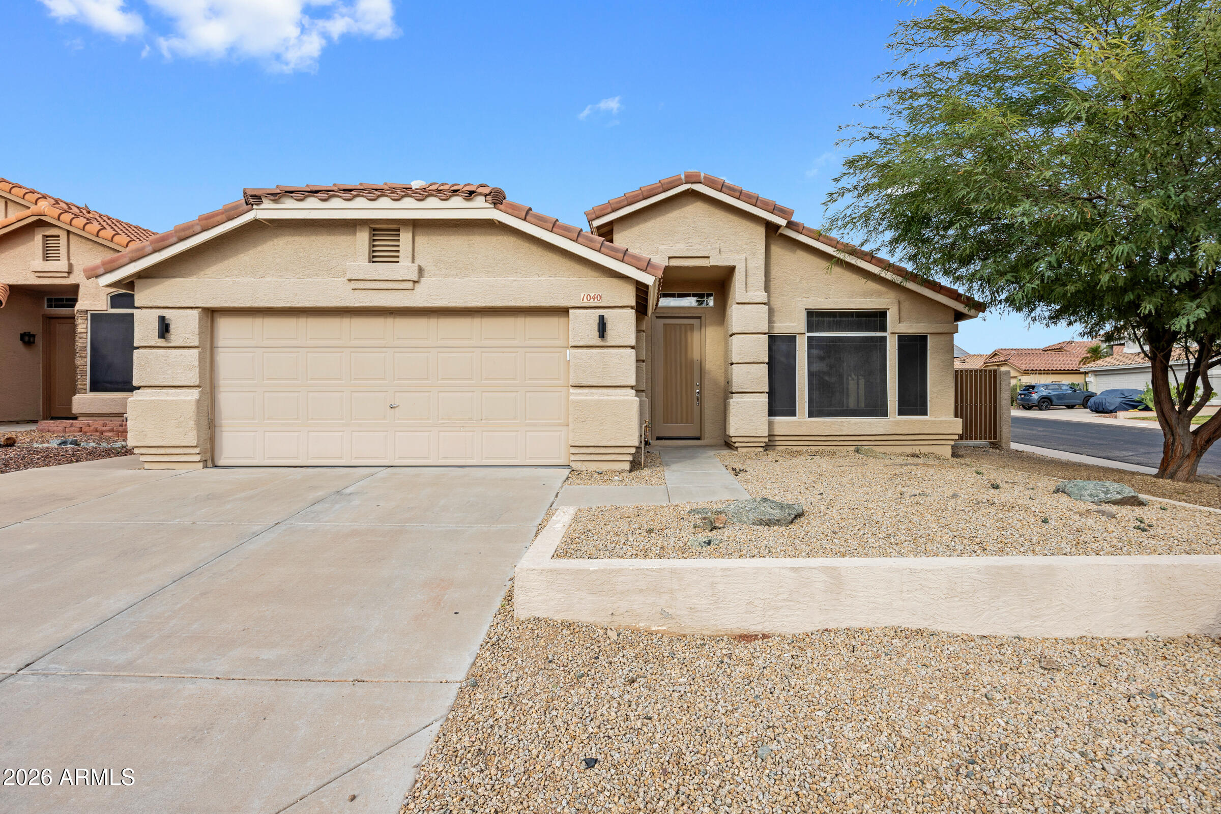 1040 E AMBERWOOD Drive