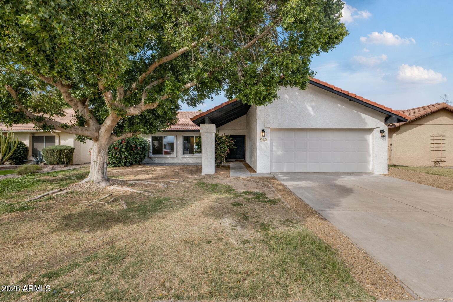 942 E DRIFTWOOD Drive
