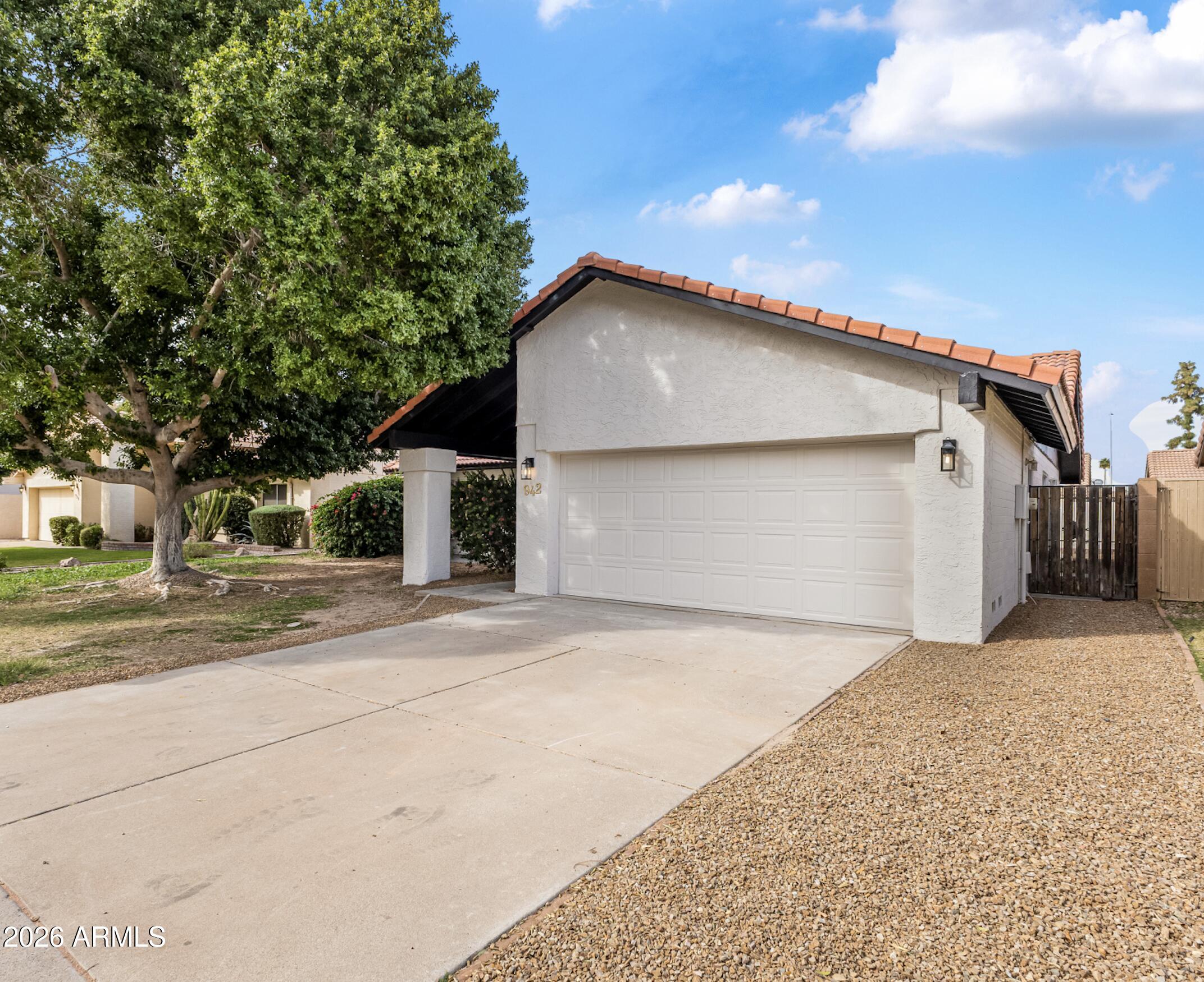 942 E DRIFTWOOD Drive