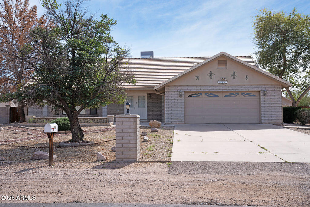 8837 E SUNLAND Avenue