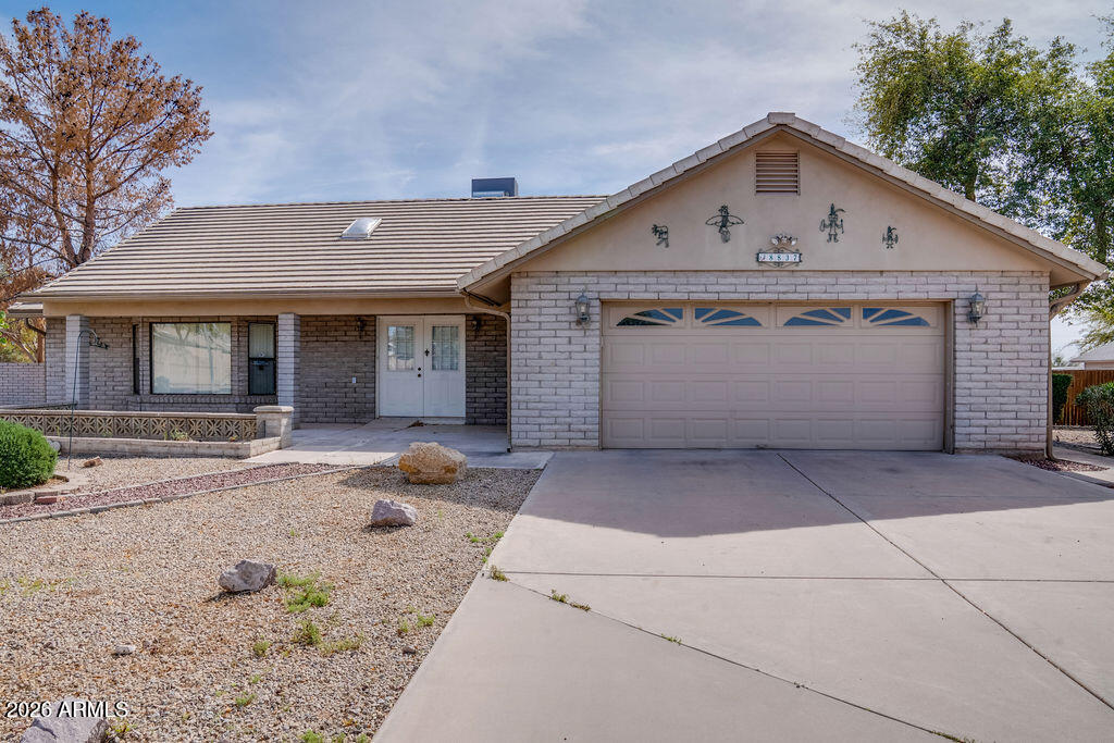 8837 E SUNLAND Avenue