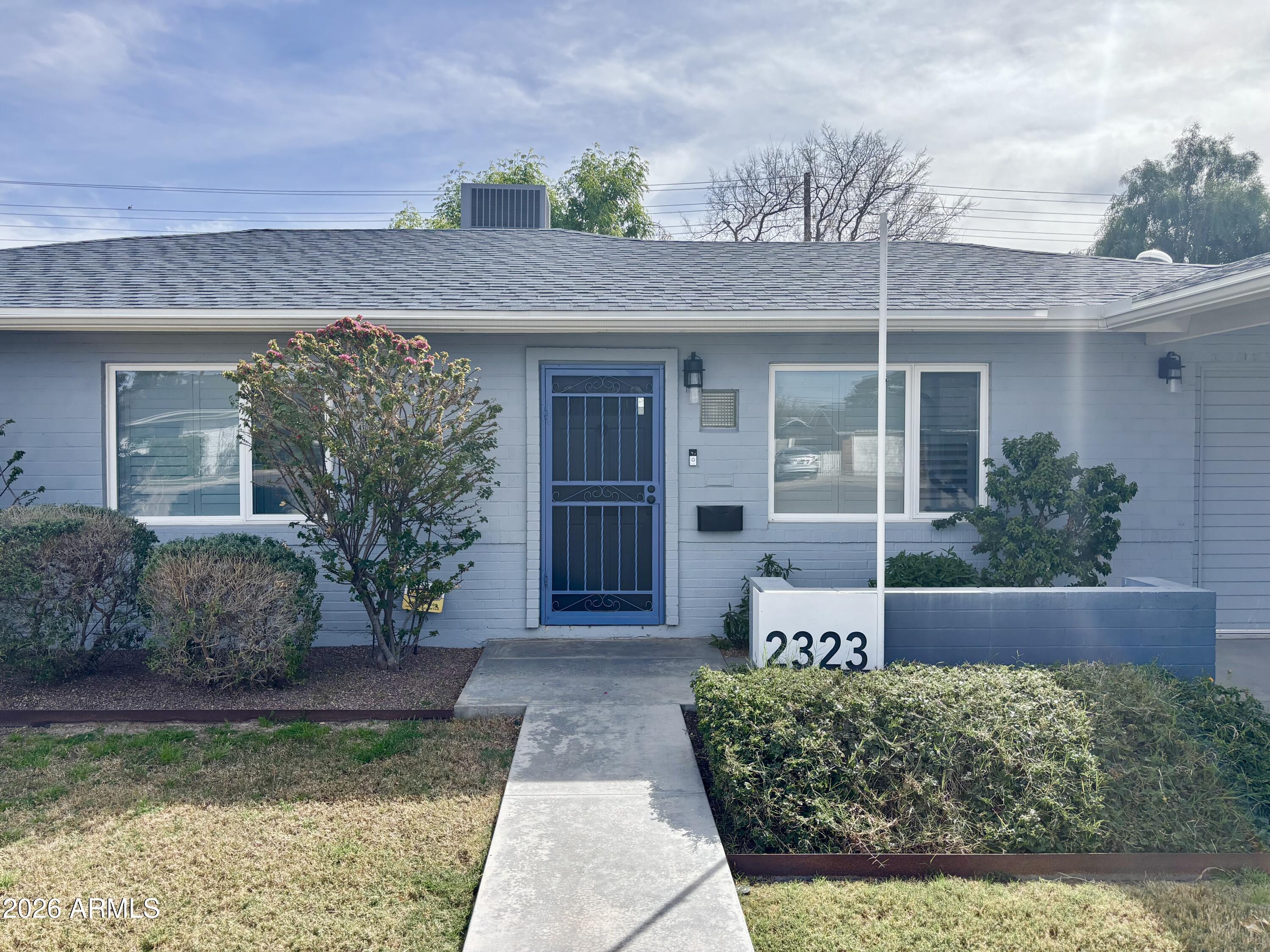 2323 E DEVONSHIRE Avenue