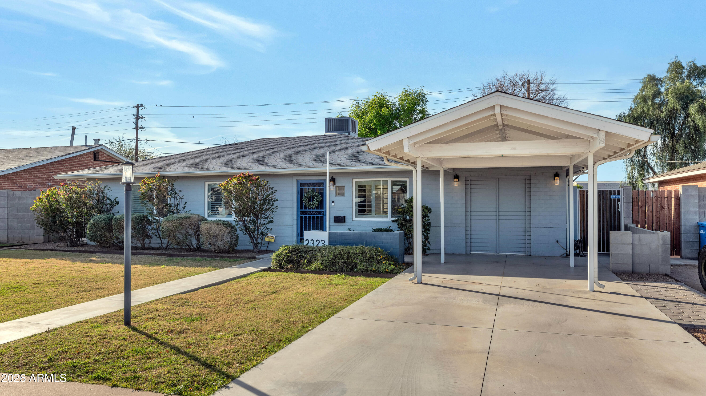 2323 E DEVONSHIRE Avenue
