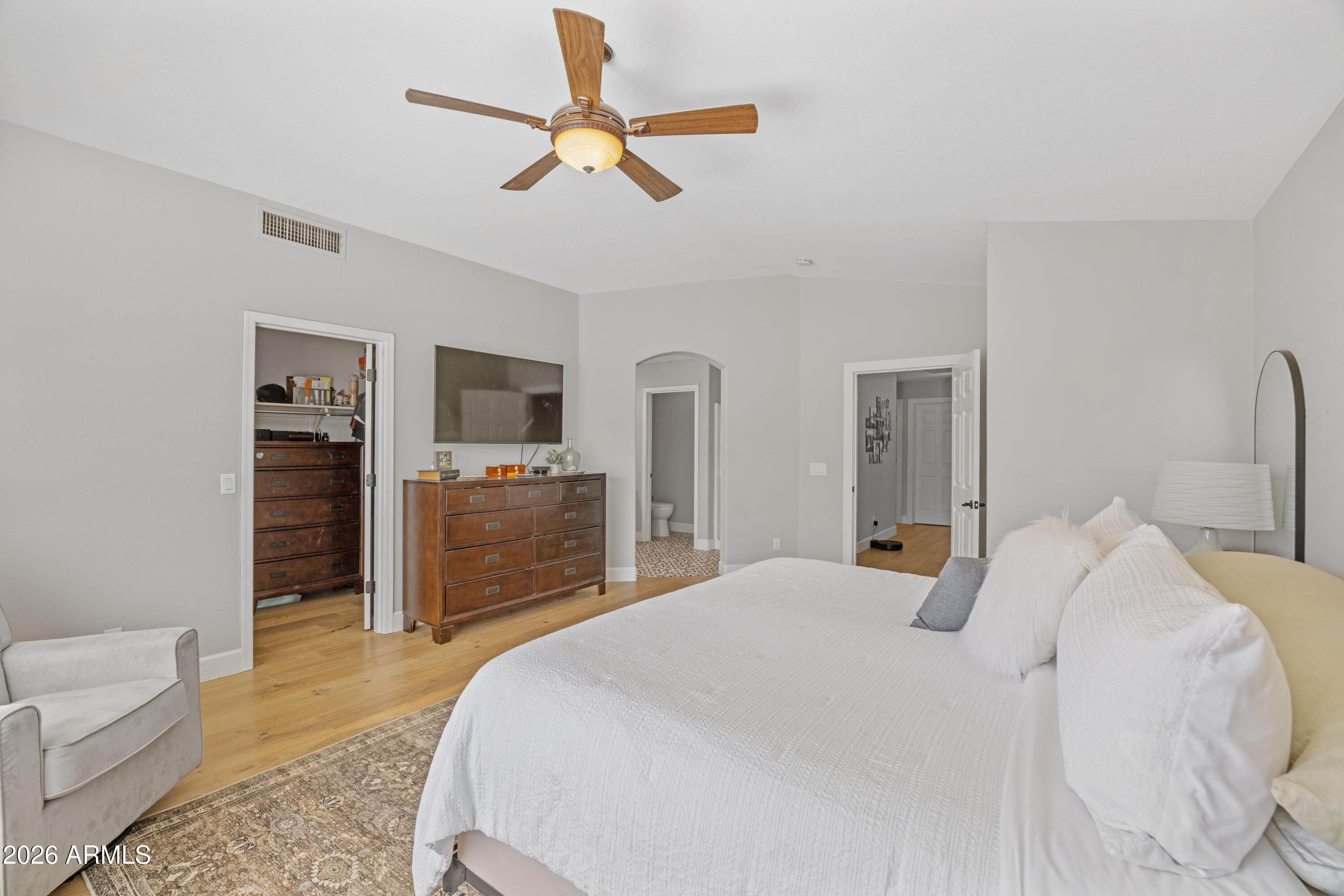 3423 E LINDA Lane