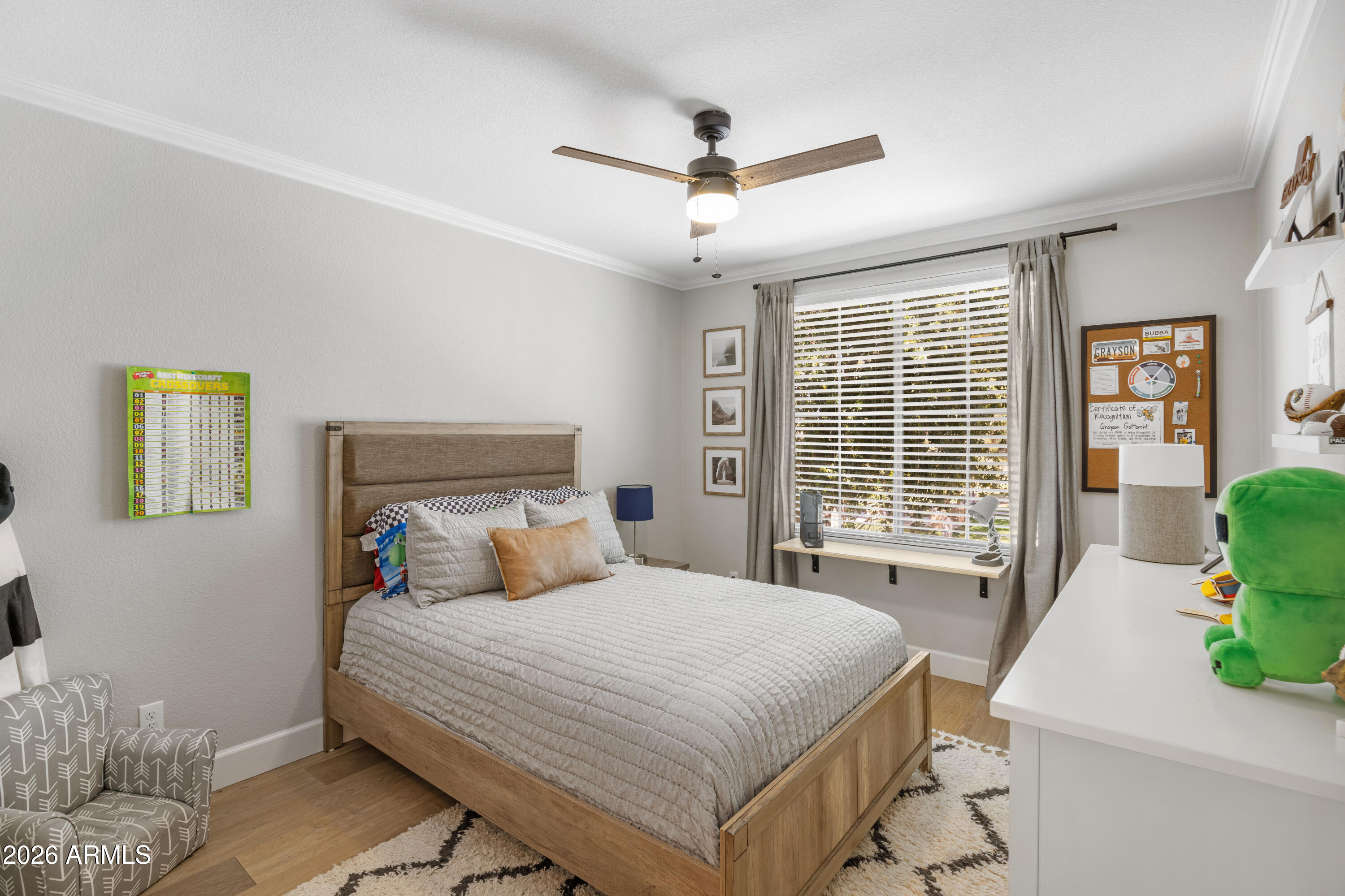 3423 E LINDA Lane