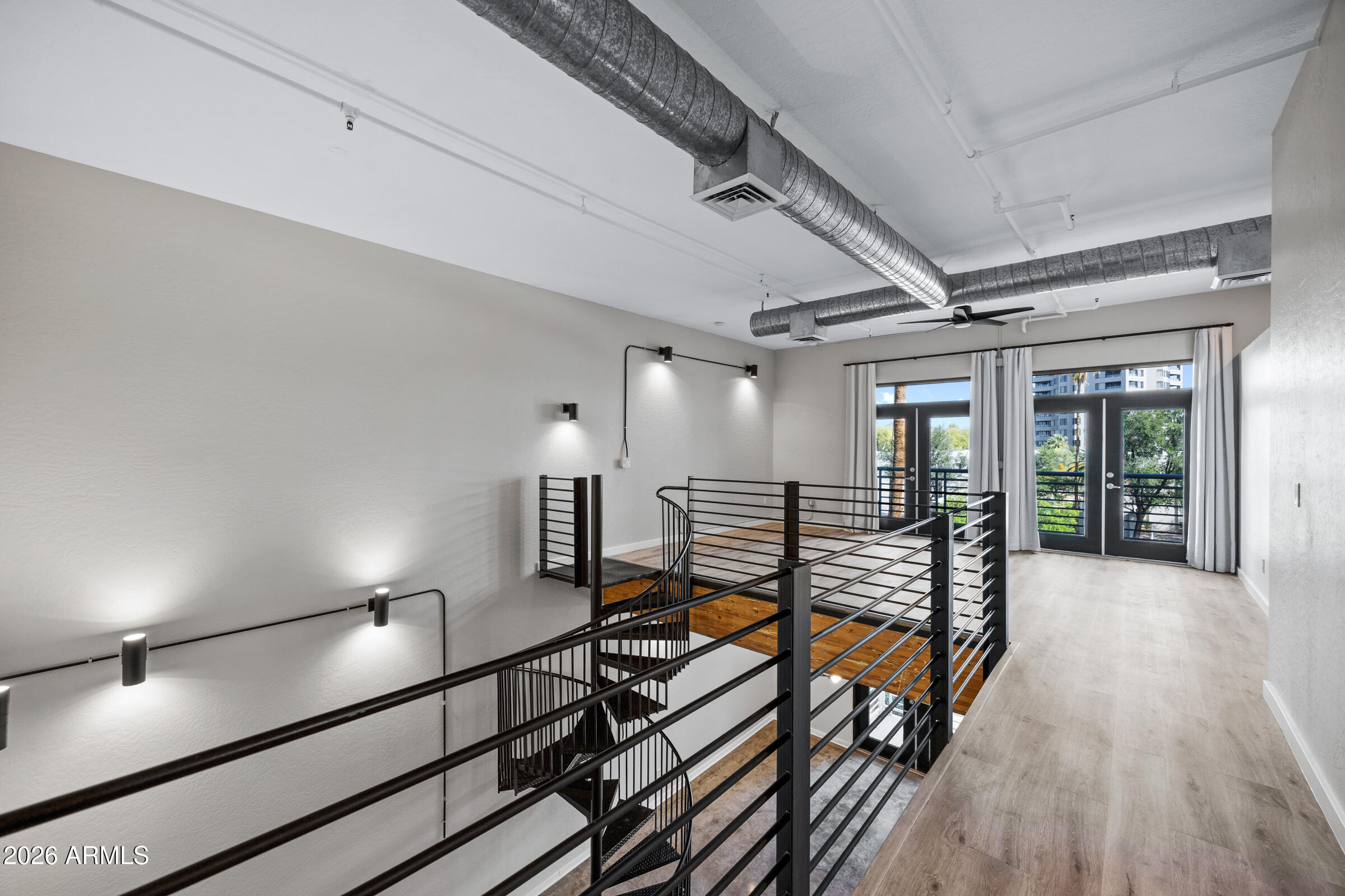 914 E OSBORN Road 208