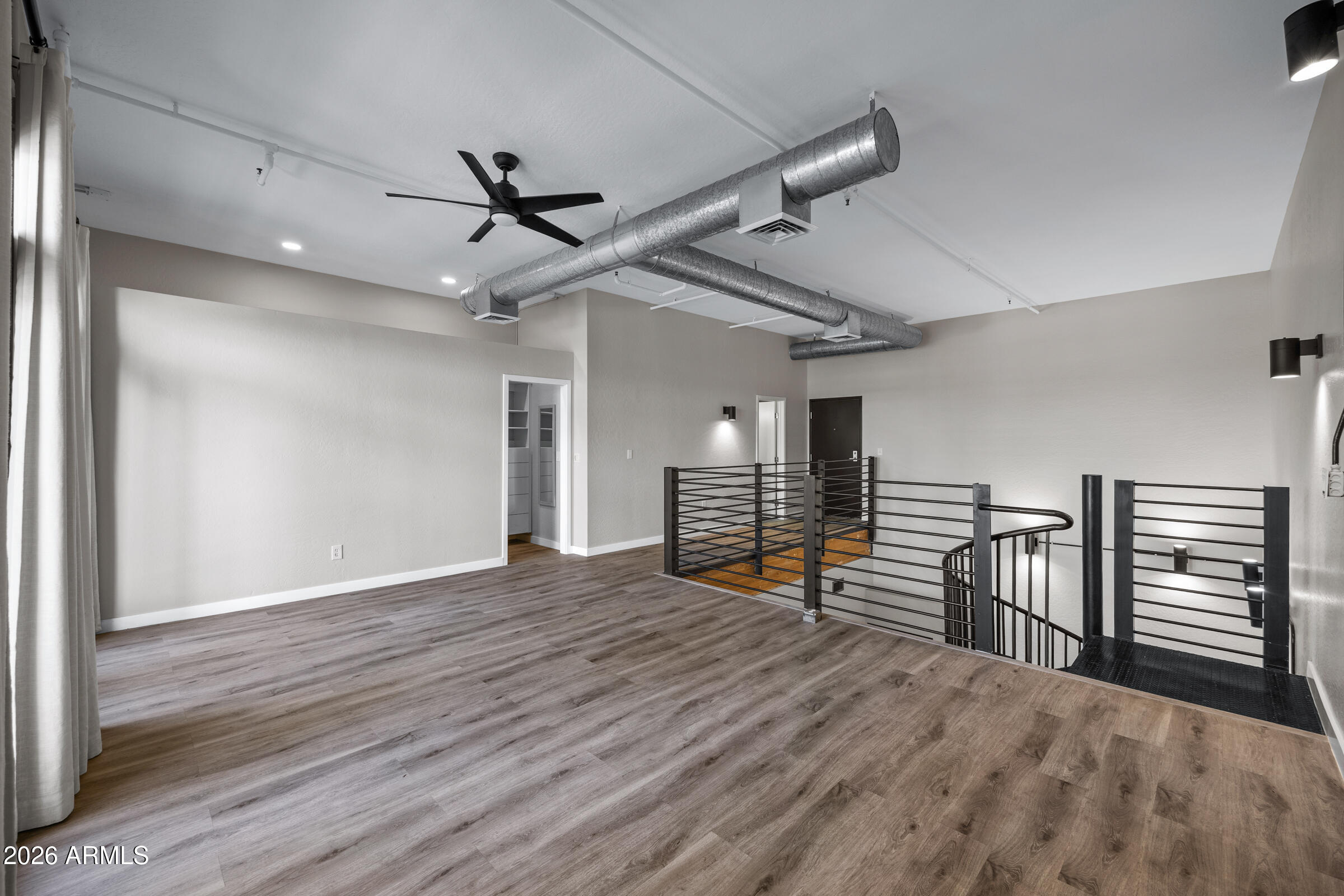 914 E OSBORN Road 208