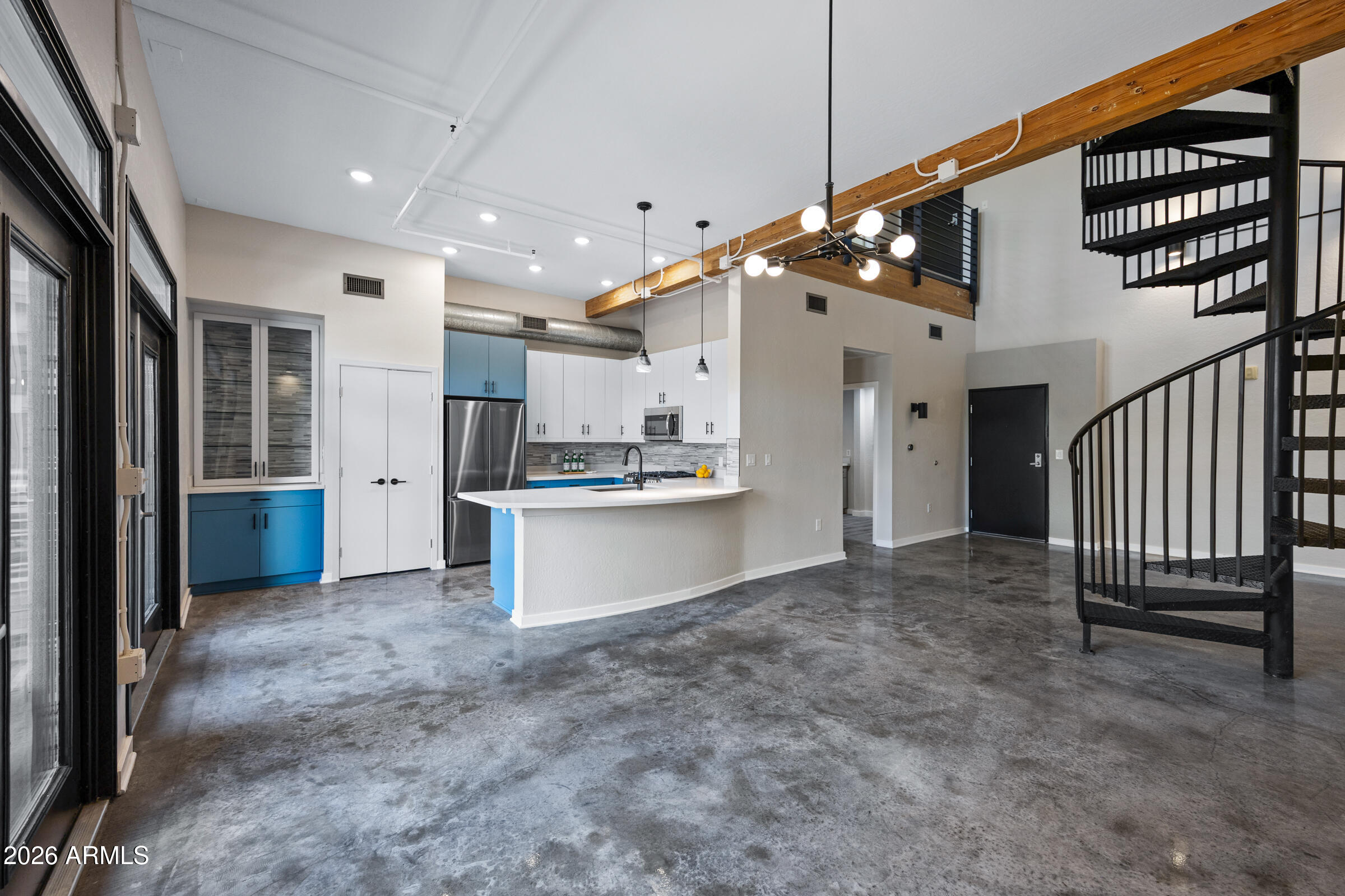 914 E OSBORN Road 208