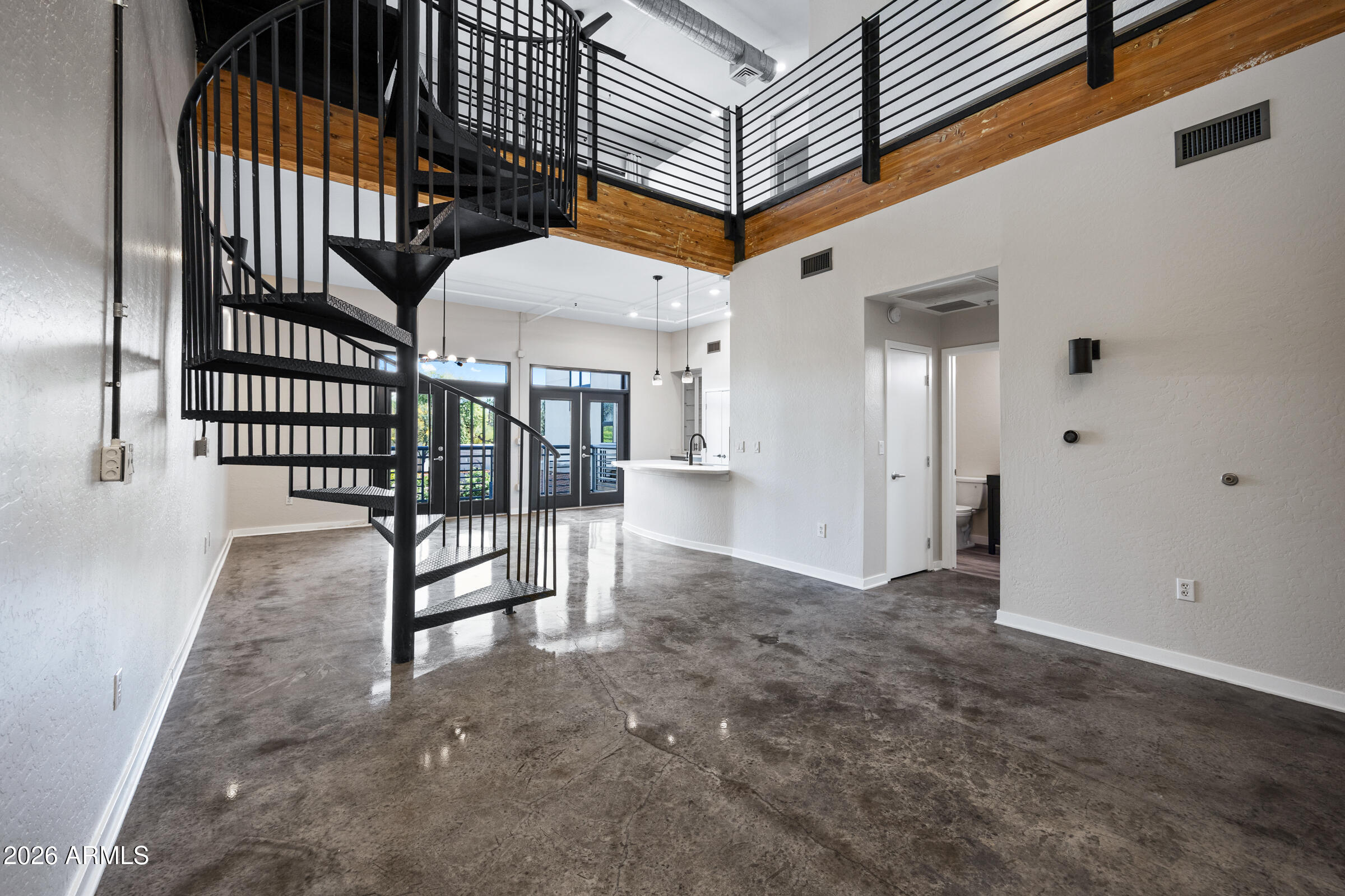 914 E OSBORN Road 208
