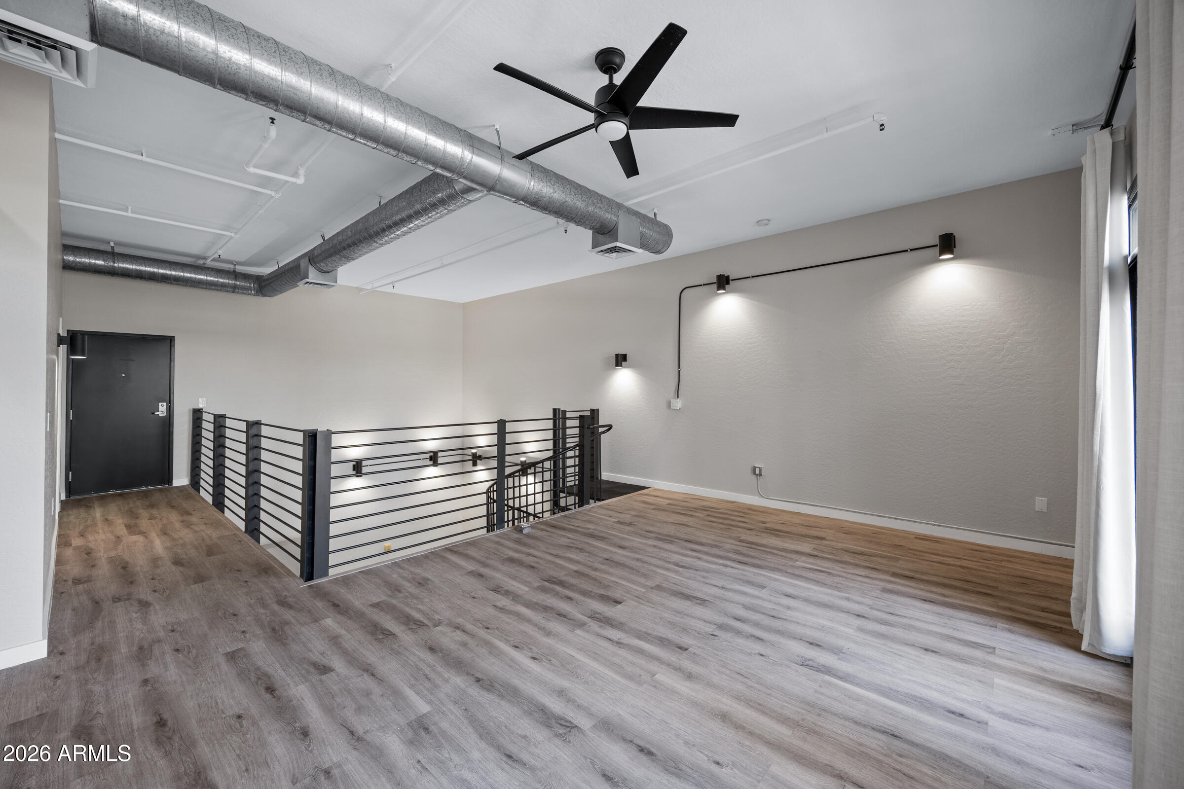 914 E OSBORN Road 208