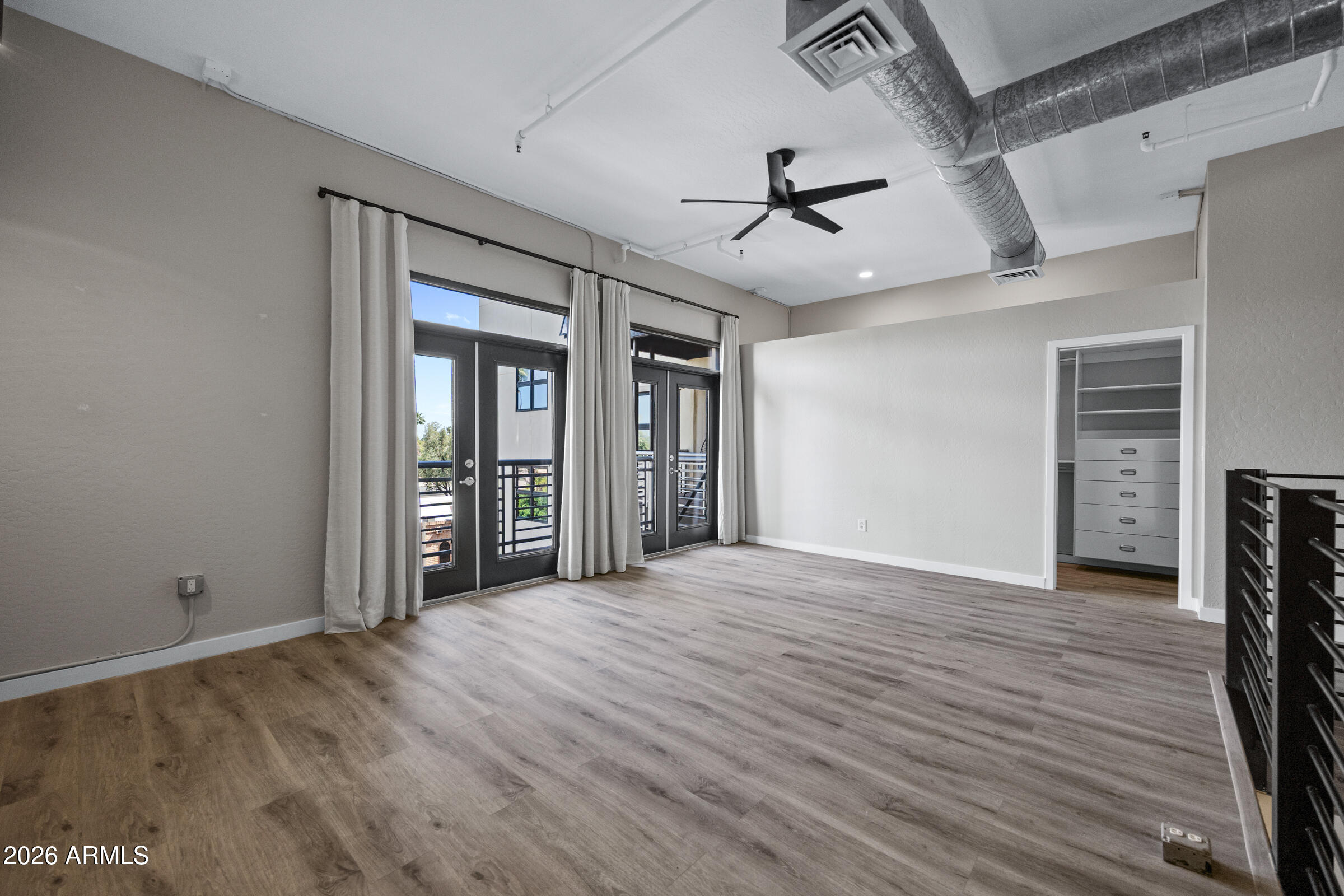 914 E OSBORN Road 208