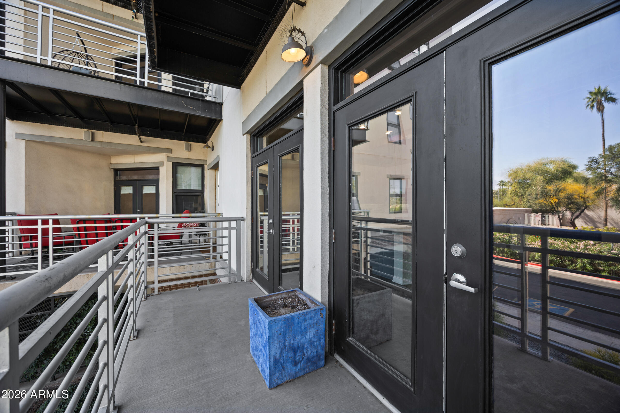 914 E OSBORN Road 208