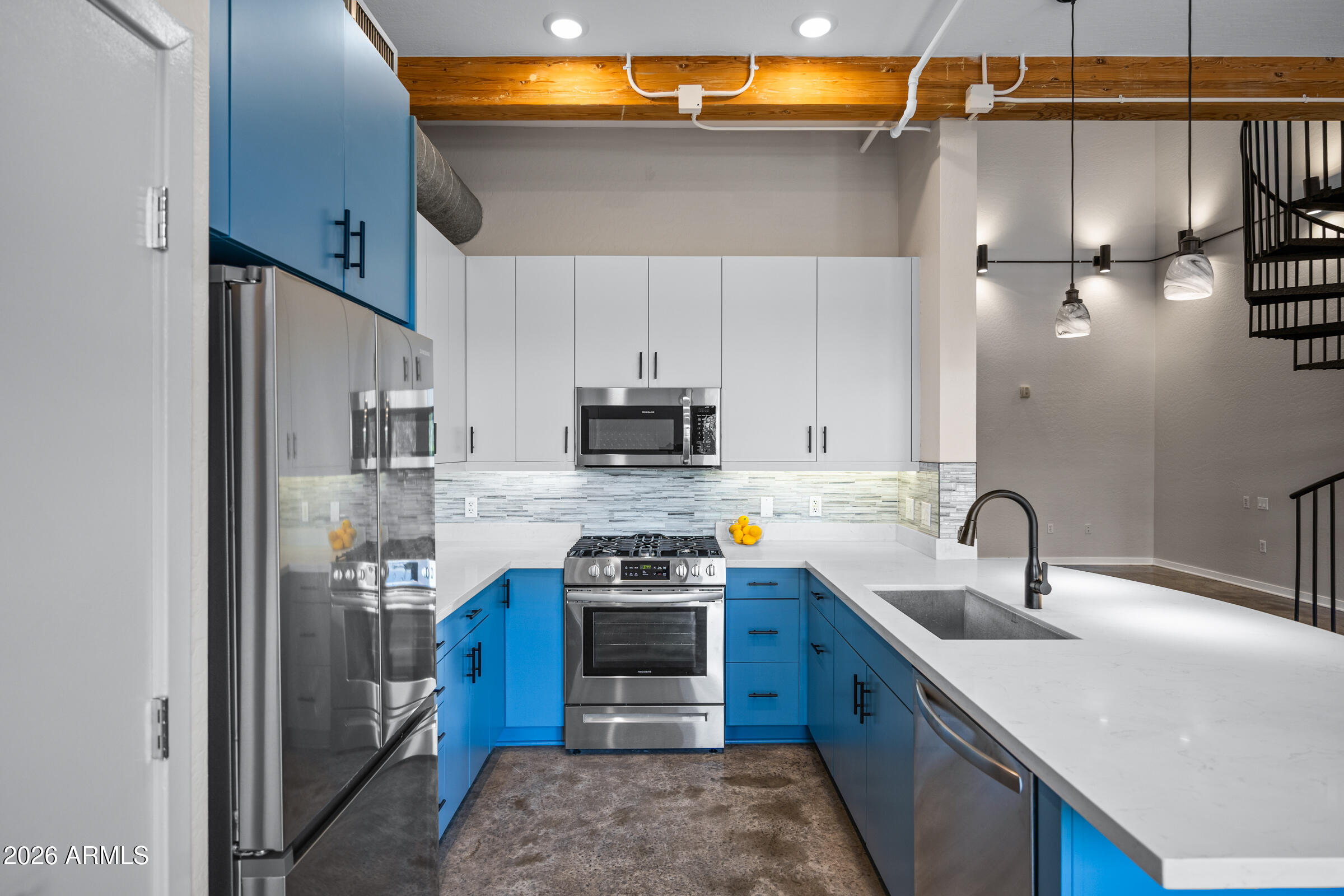 914 E OSBORN Road 208