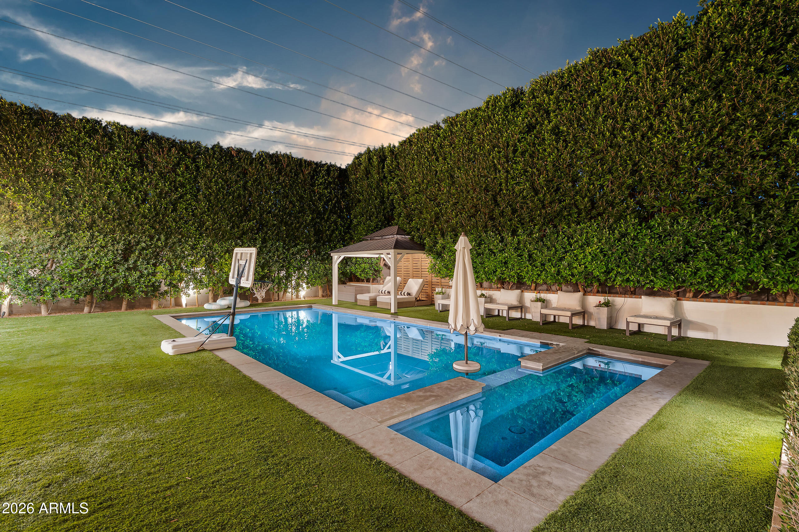 5217 E CALLE REDONDA