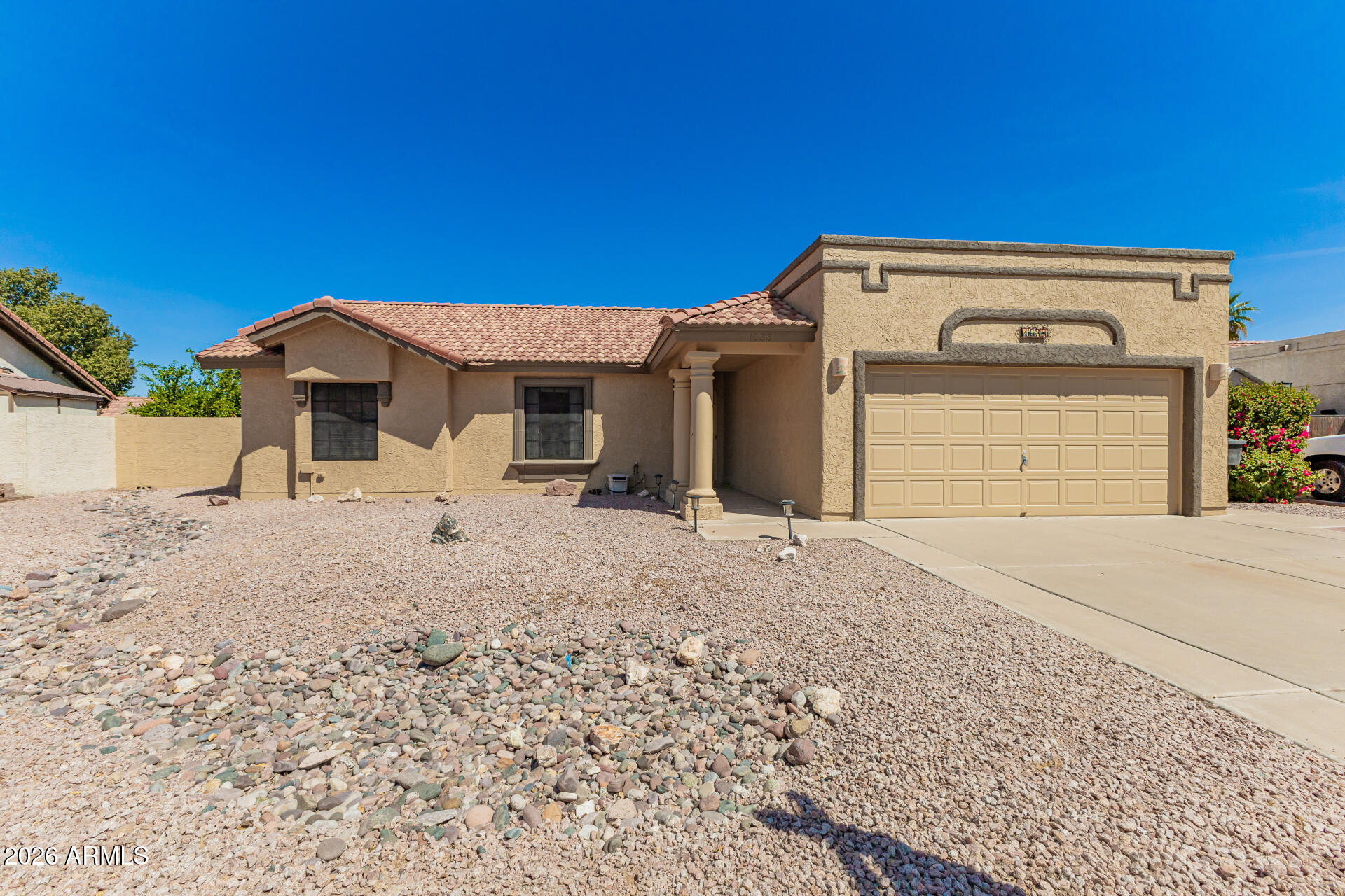 1638 E FAIRVIEW Street
