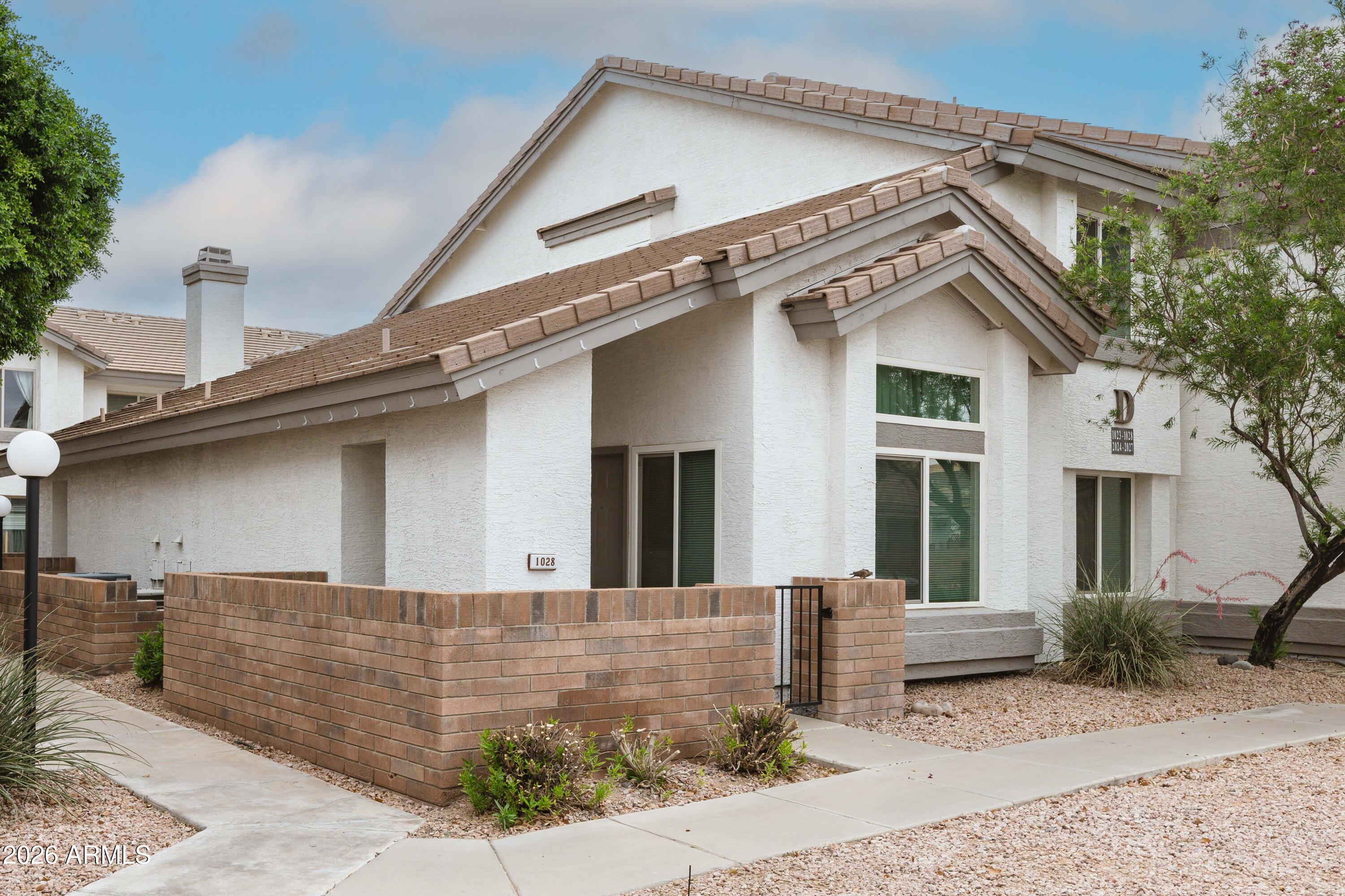 2201 N COMANCHE Drive 1028