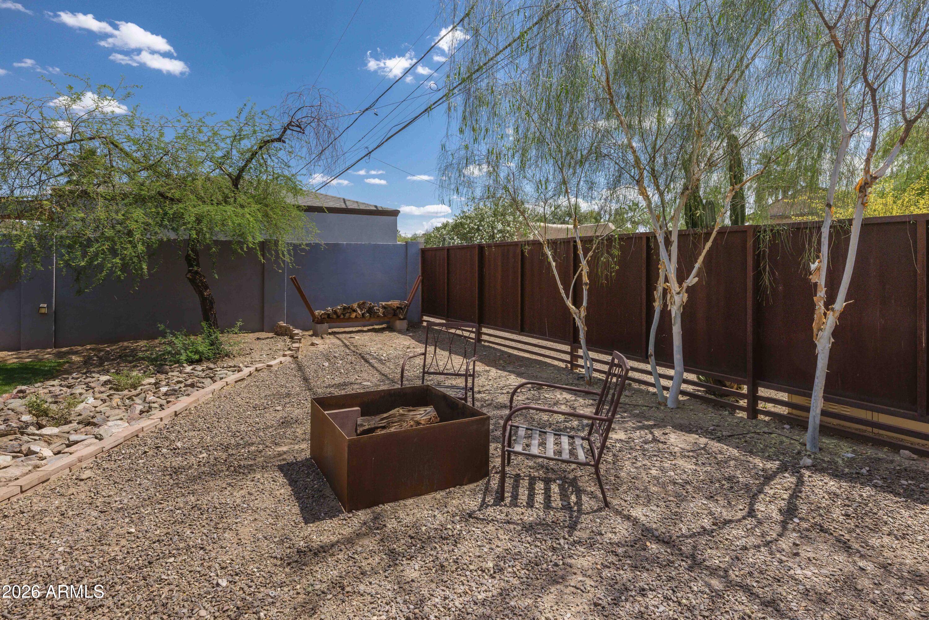 1105 W WILLETTA Street