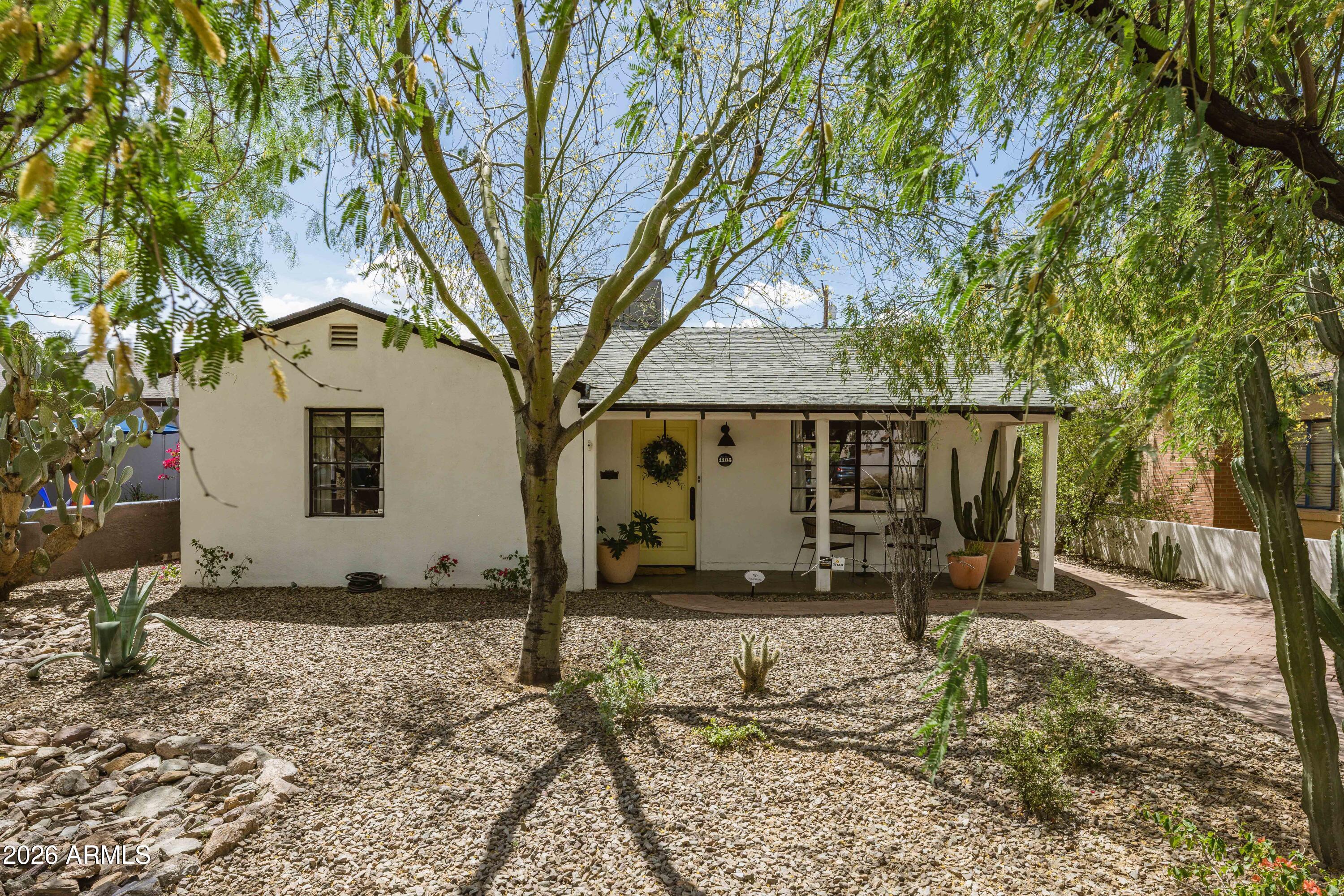 1105 W WILLETTA Street