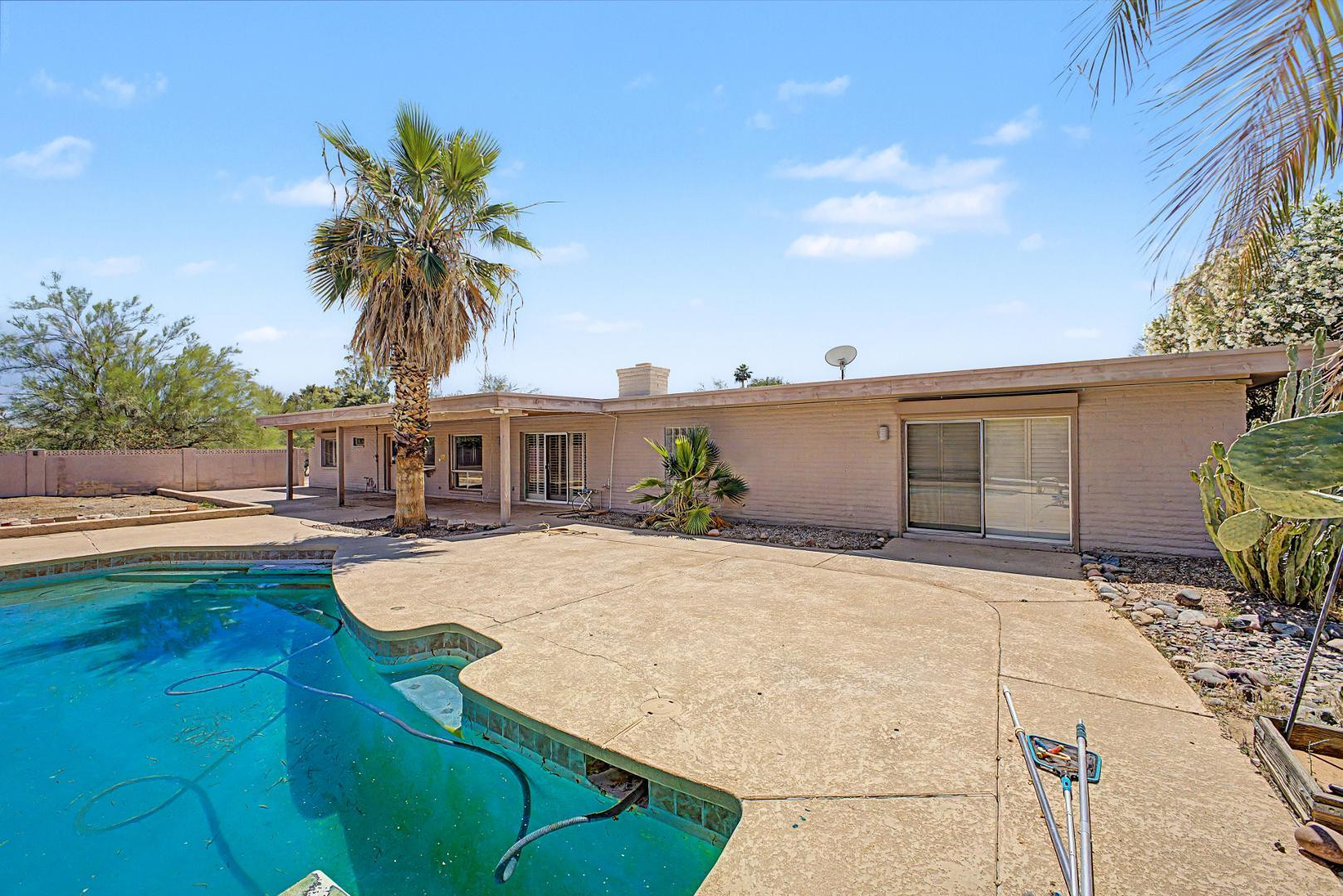 4840 E Fanfol Drive