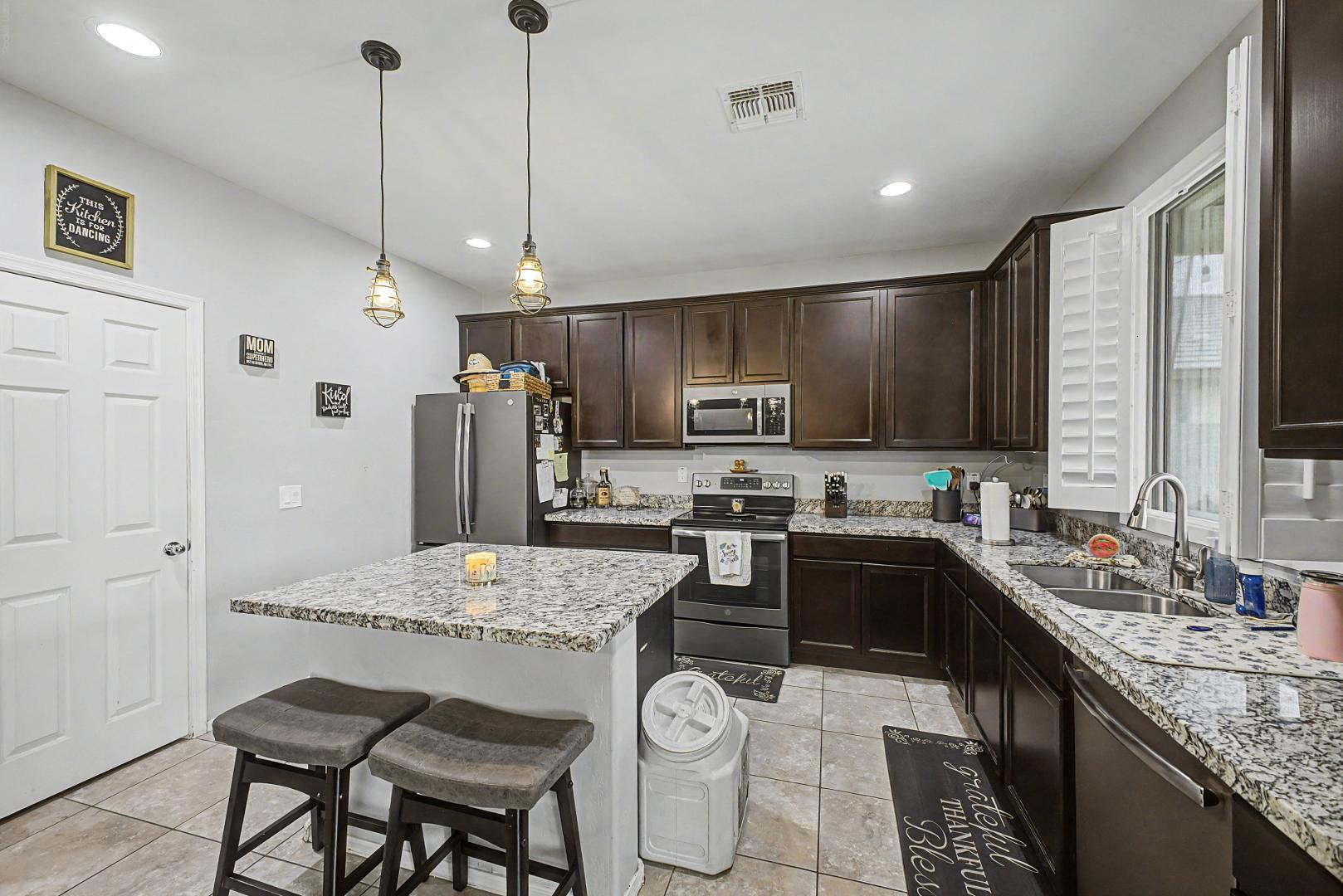 18235 W Ida