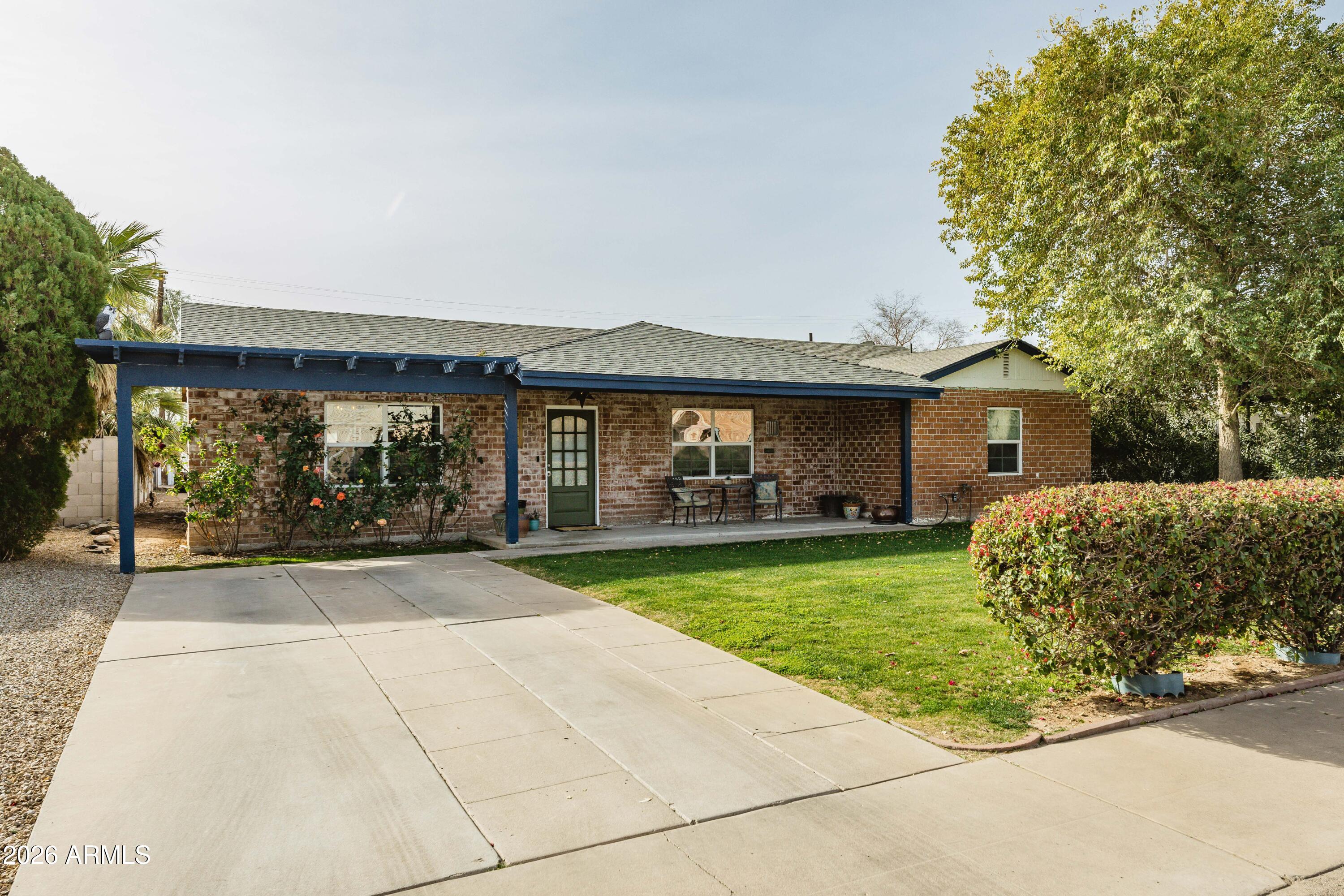 2111 W MULBERRY Drive