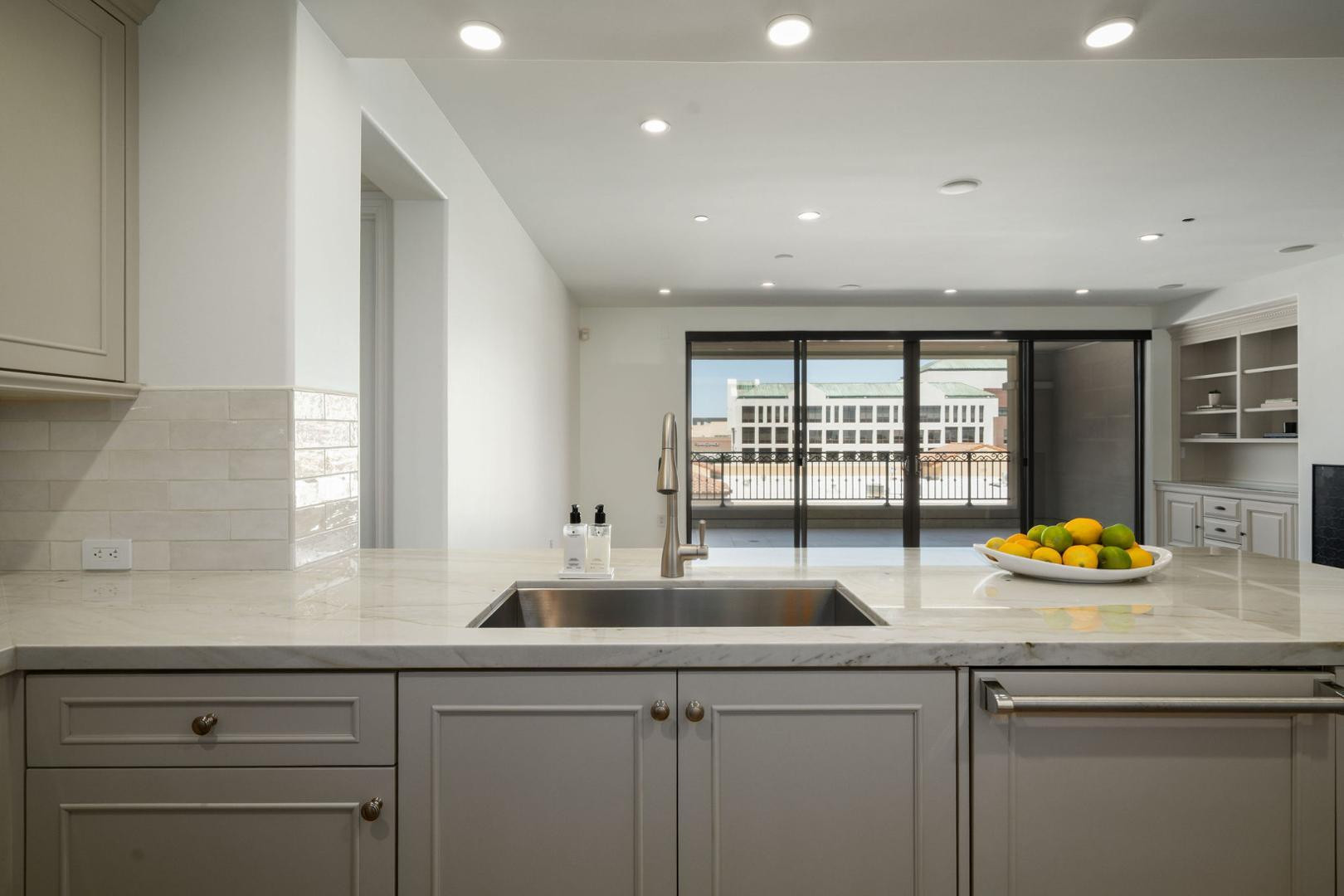 7181 E Camelback 504