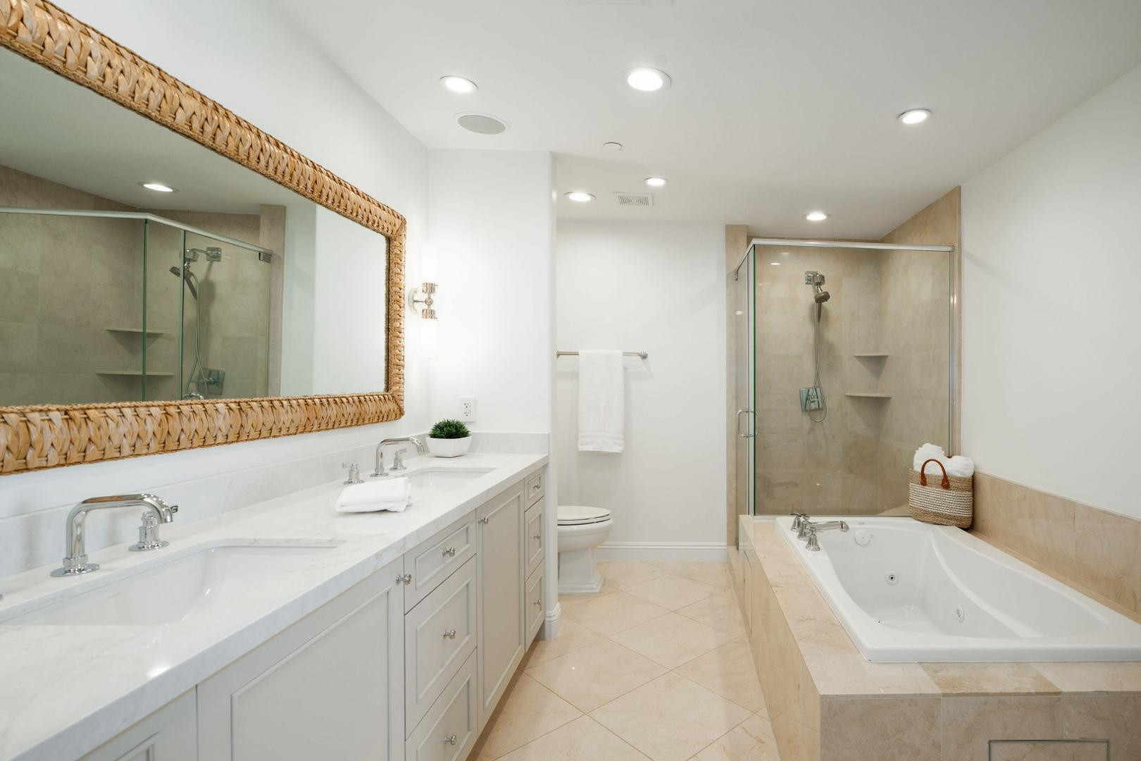 7181 E Camelback 504
