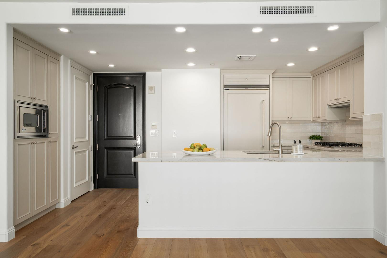 7181 E Camelback 504