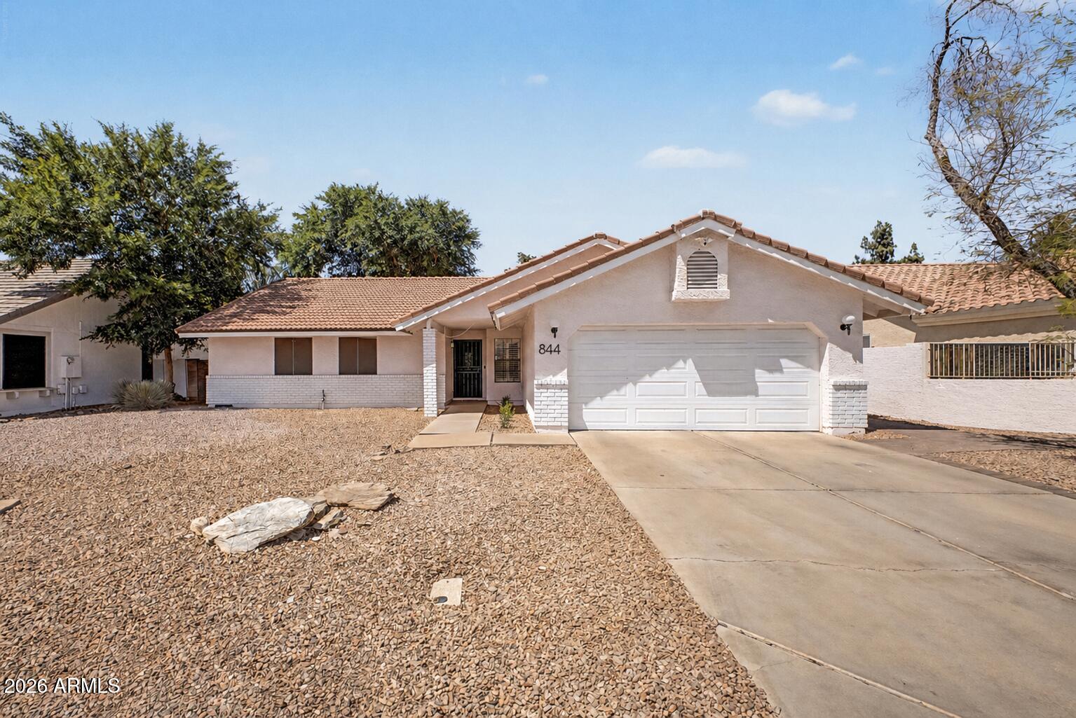 844 E ENCINAS Avenue