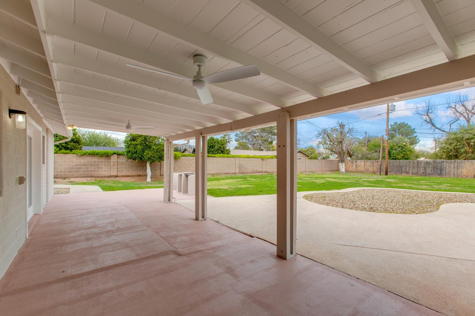 2917 E Mariposa