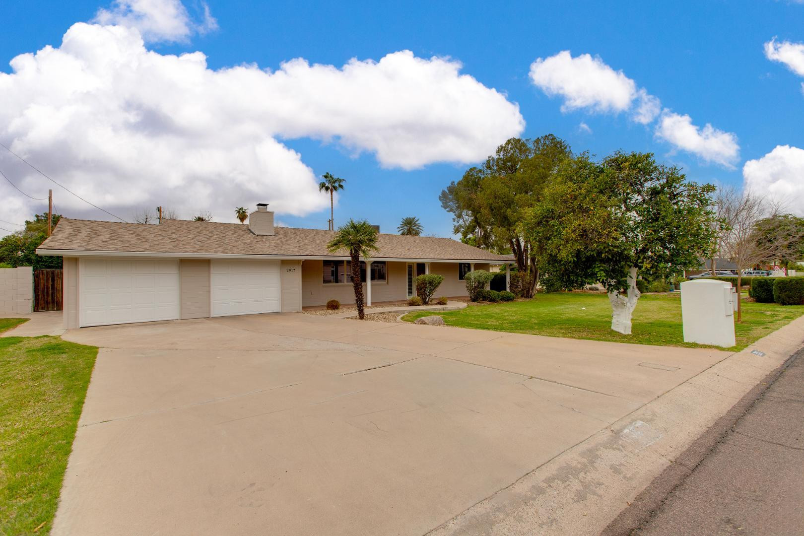 2917 E Mariposa