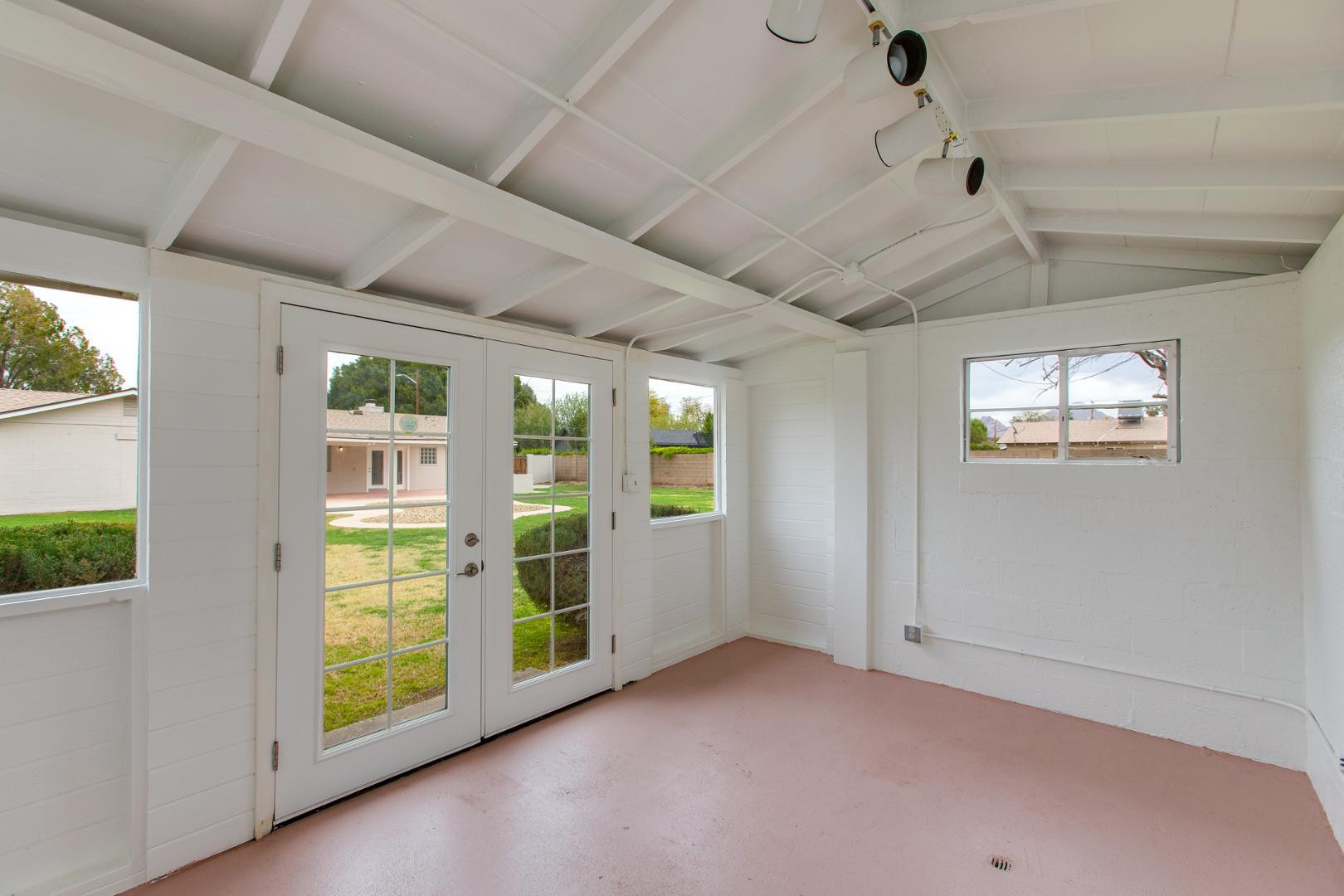 2917 E Mariposa