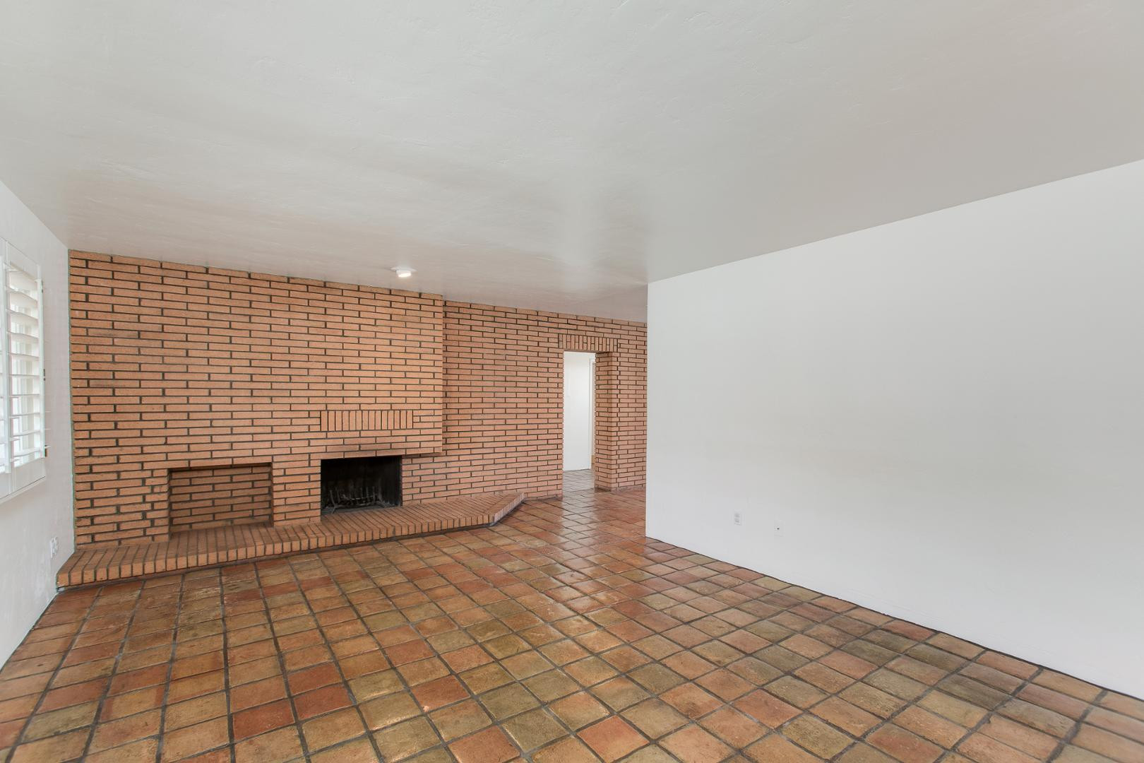 2917 E Mariposa