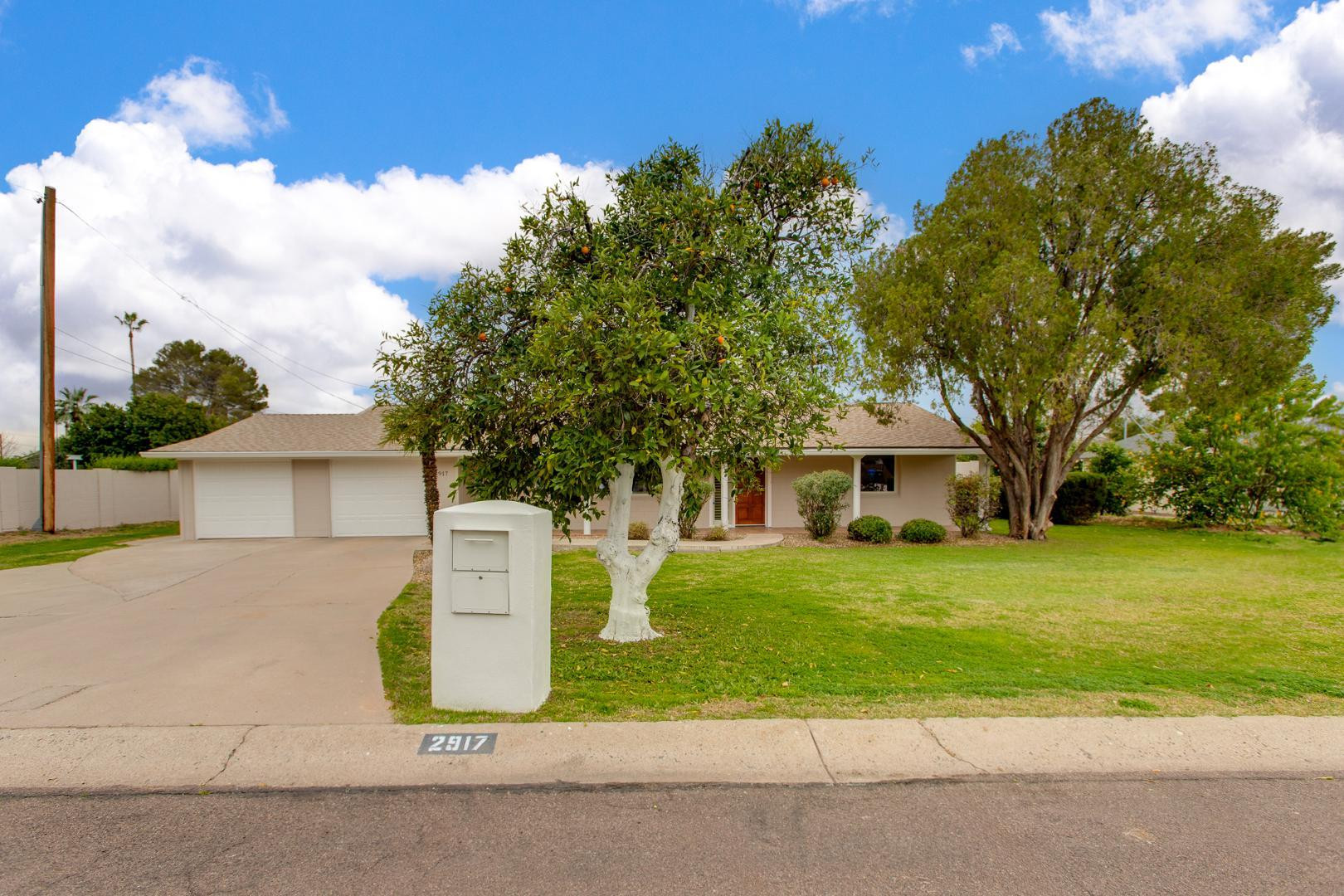 2917 E Mariposa