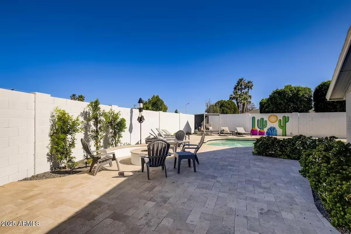 8115 E Edgemont
