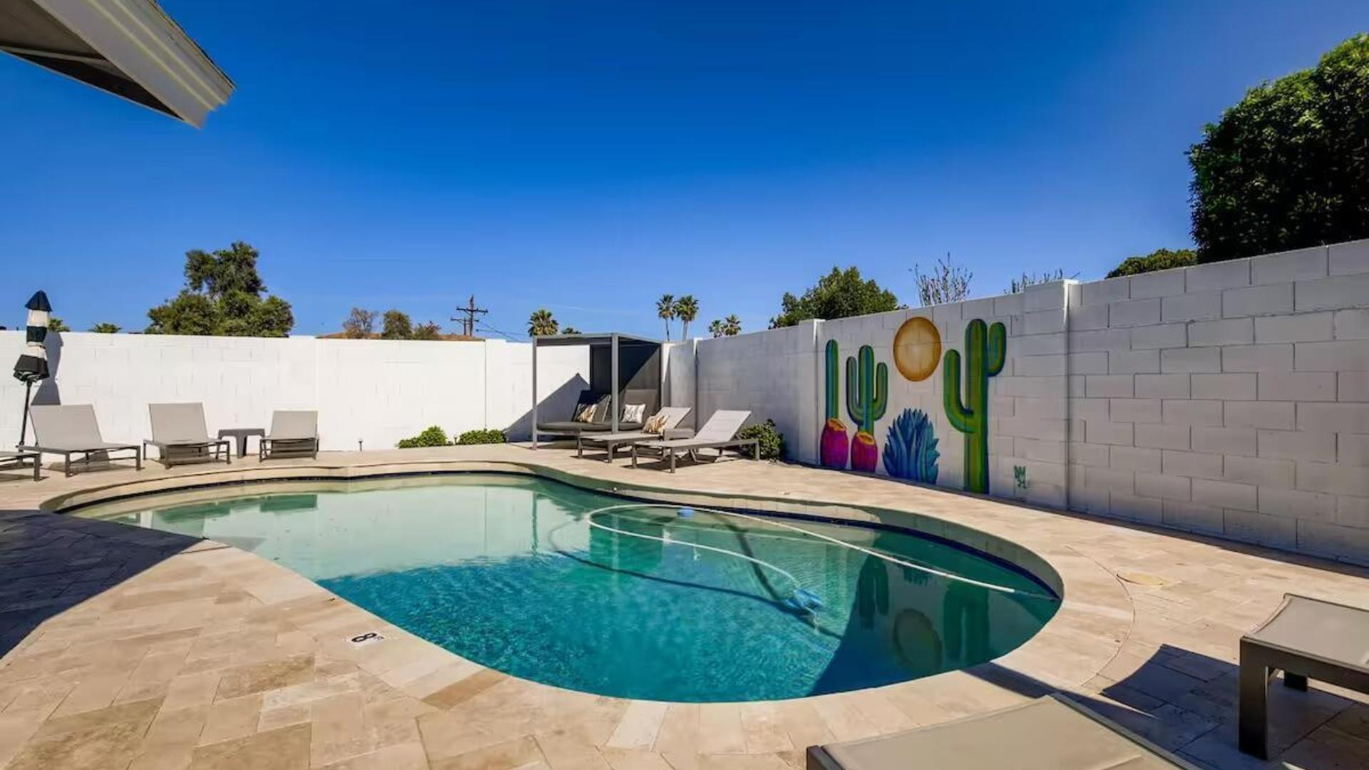 8115 E Edgemont
