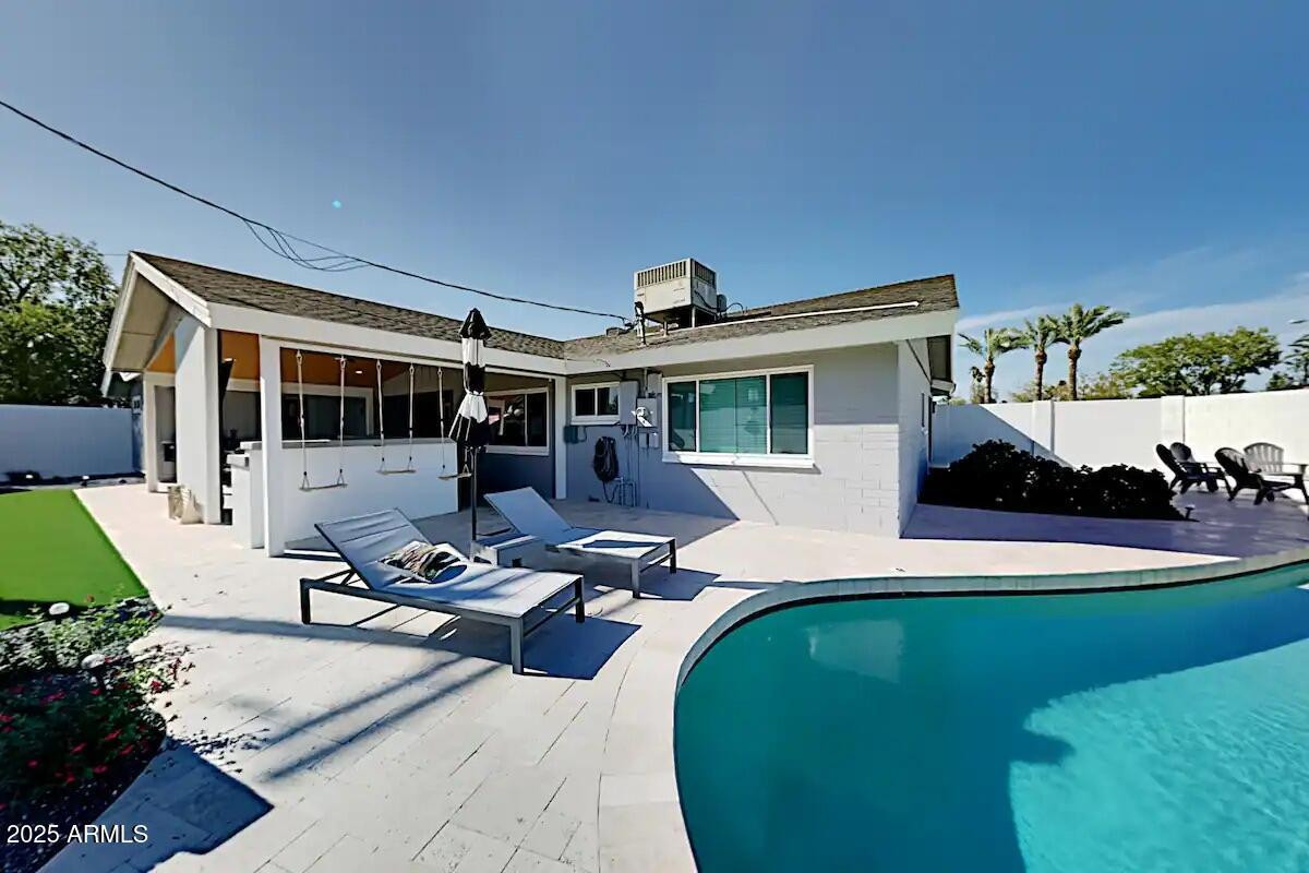 8115 E Edgemont