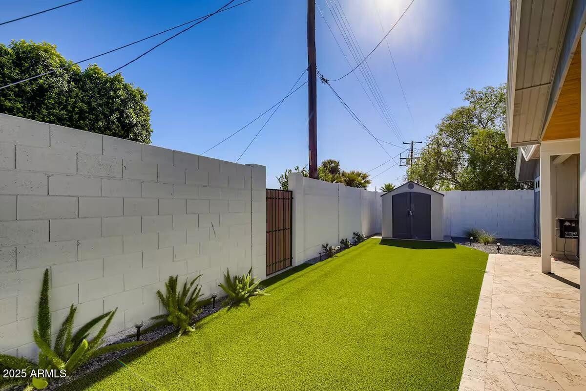 8115 E Edgemont