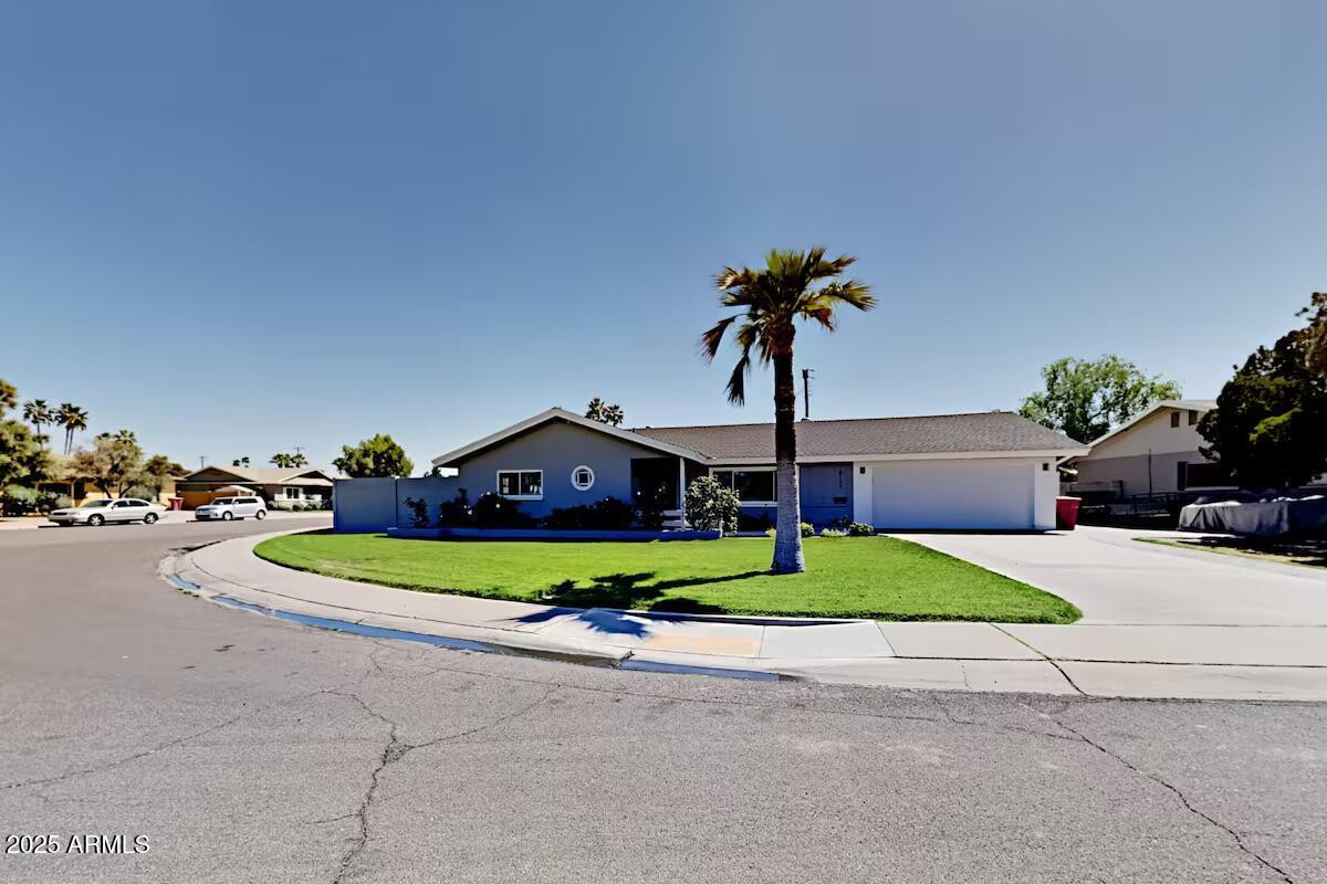 8115 E Edgemont