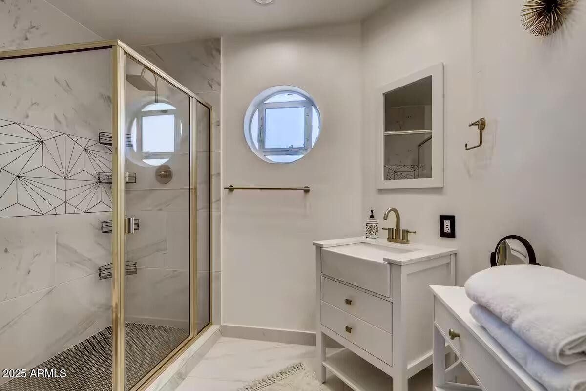 8115 E Edgemont
