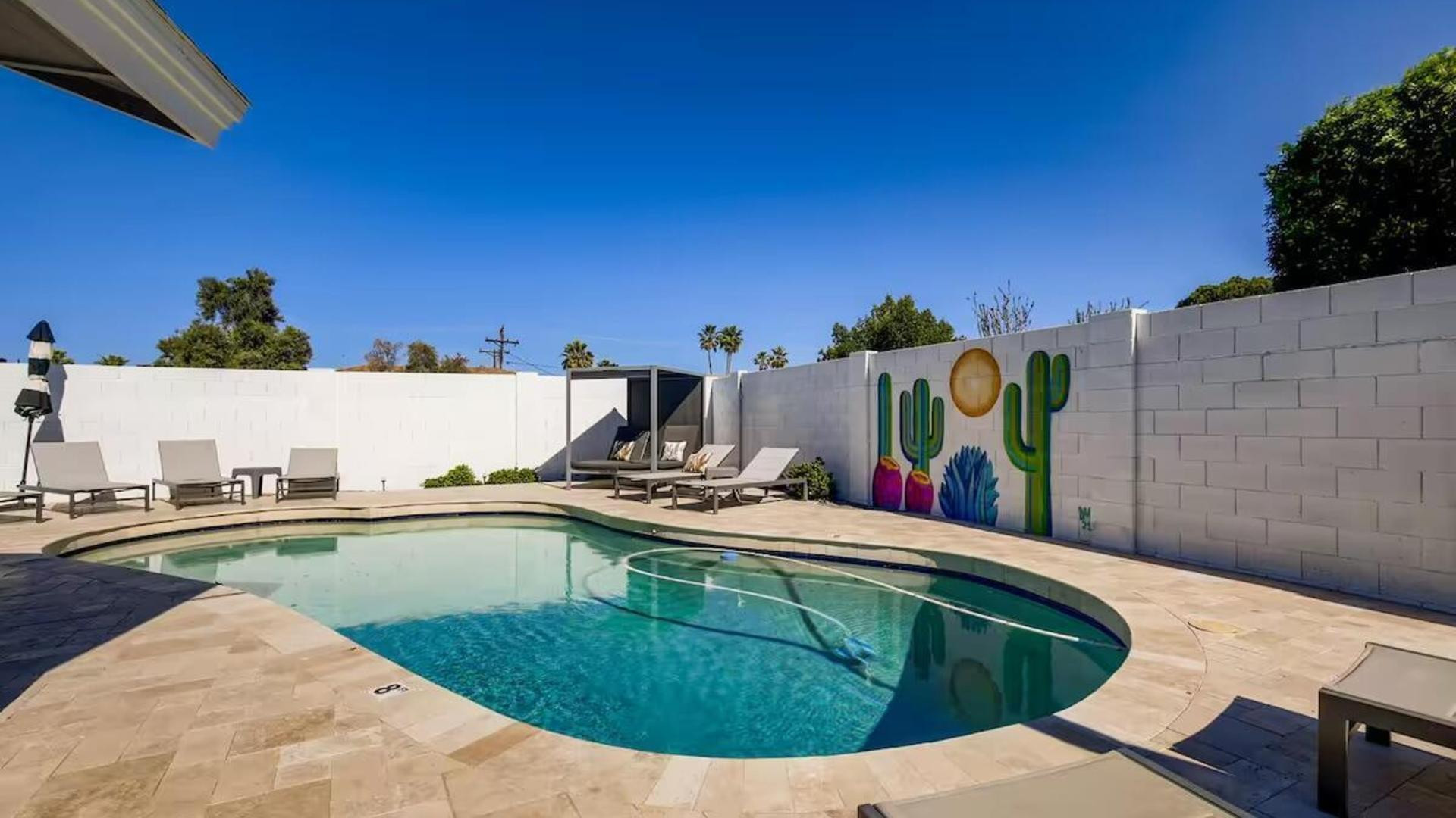 8115 E Edgemont