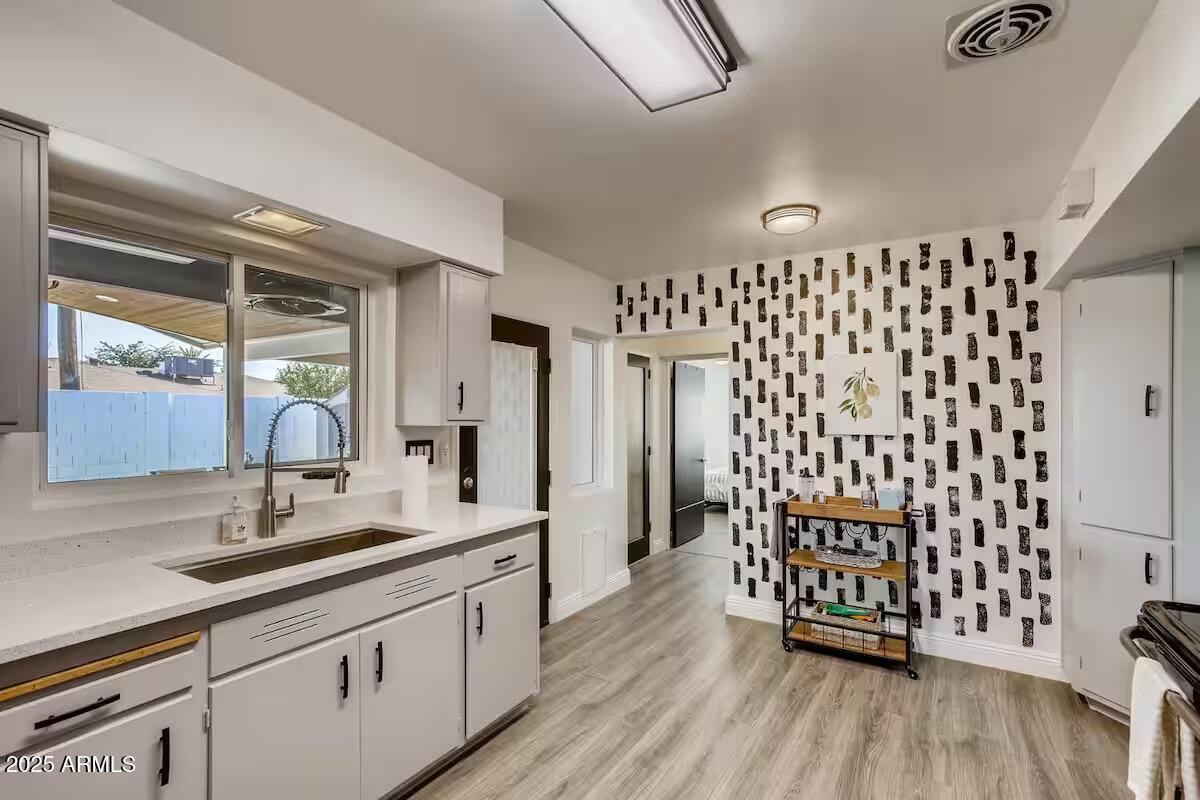 8115 E Edgemont