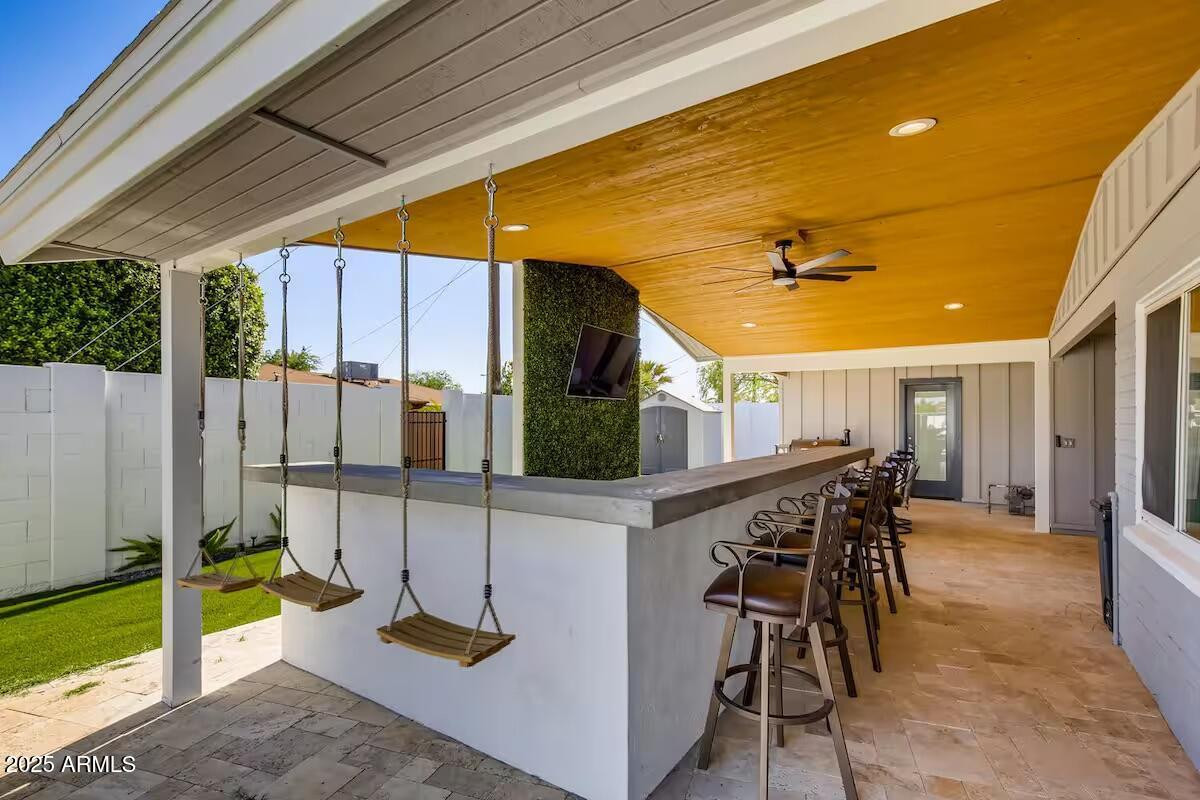 8115 E Edgemont