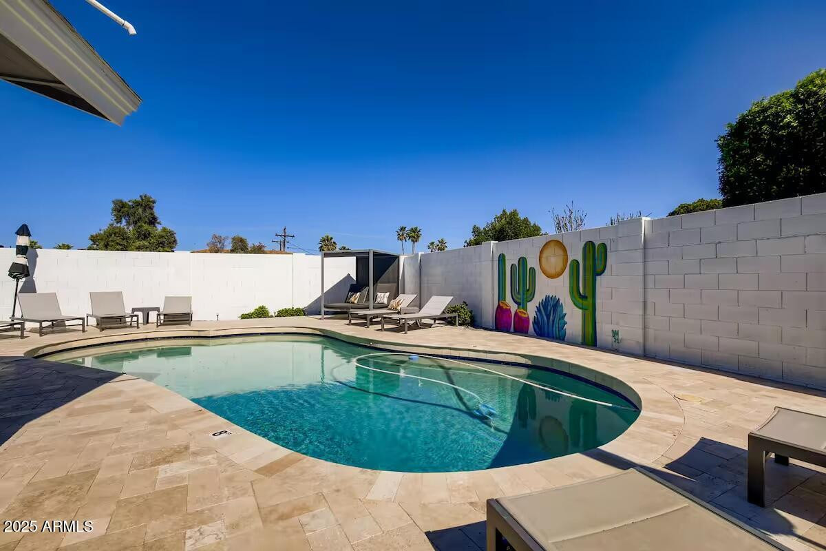 8115 E Edgemont