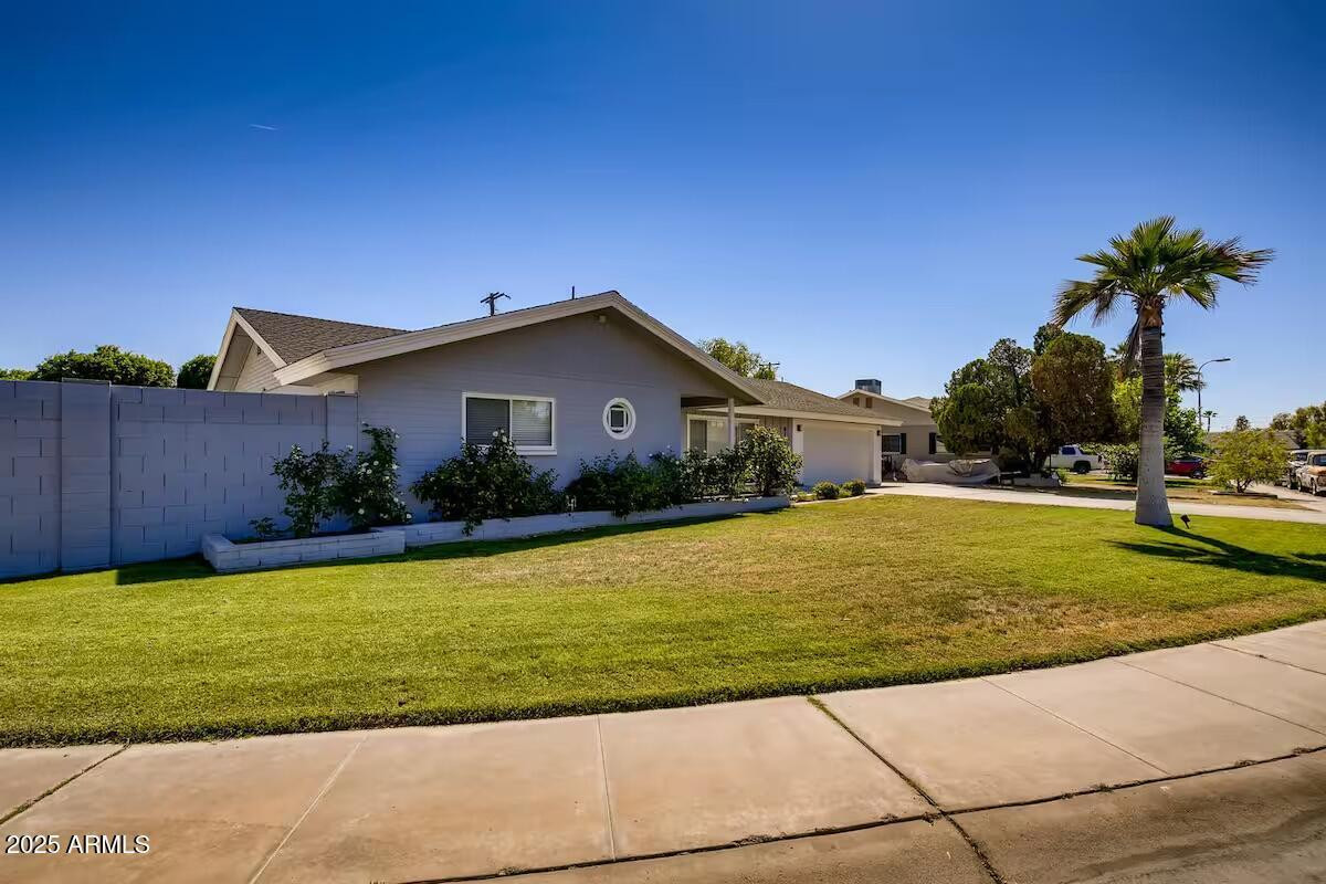 8115 E Edgemont