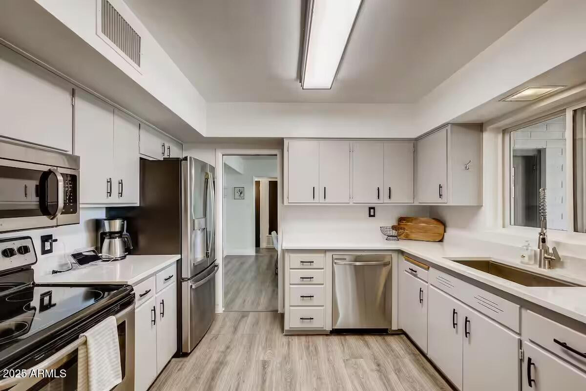 8115 E Edgemont
